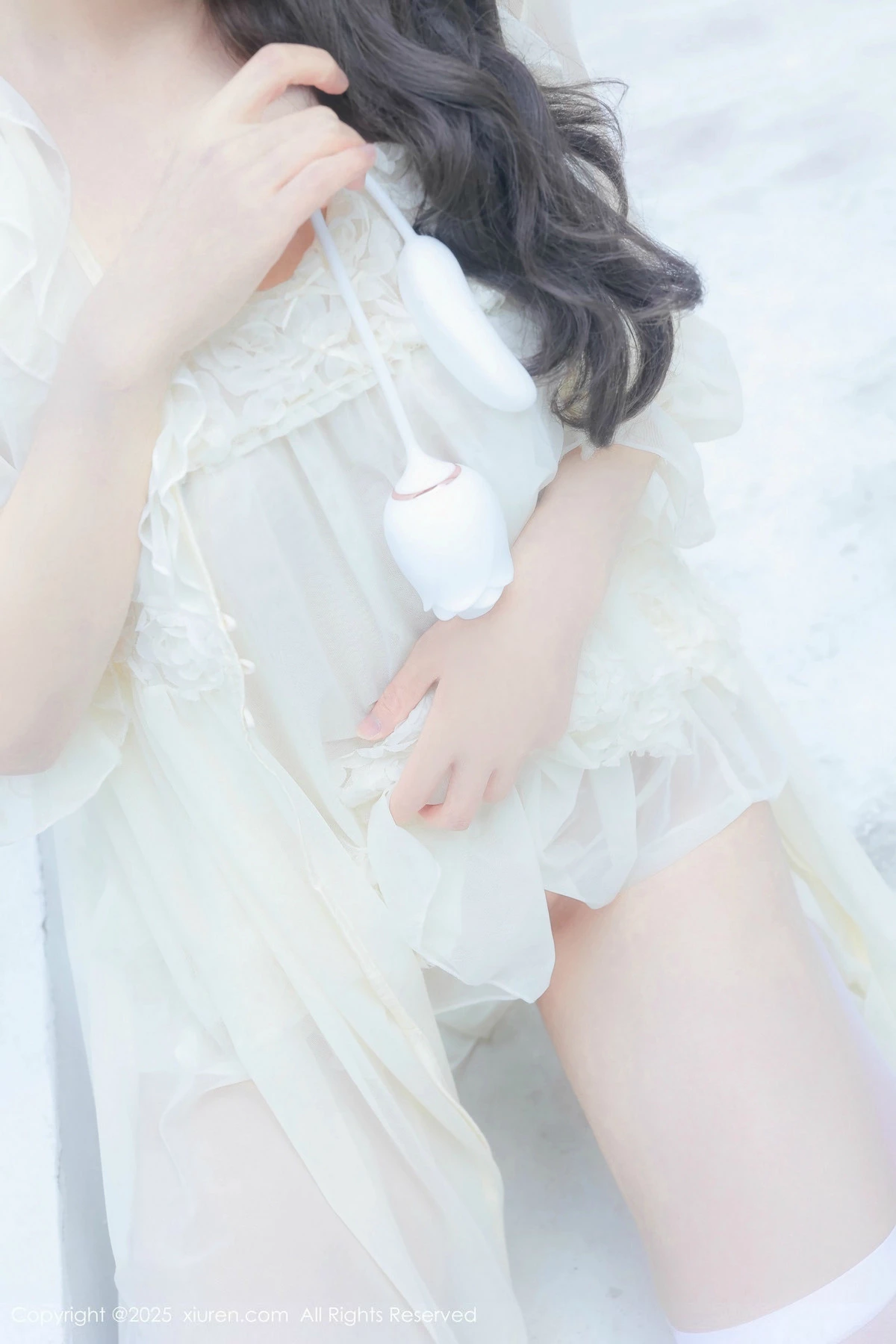 [[XiuRen秀人网]秀人网]No.9851_模特桃妖夭浴室性感浅色连衣短裙配白丝袜湿身秀惹火身材诱惑写真113P