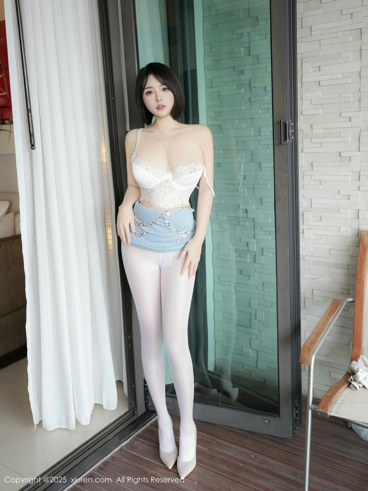 [[XiuRen秀人网]秀人网]No.9872_模特桃色奶酪蓝色包臀裙露白色内衣配白丝袜秀丰腴身材诱惑写真59P