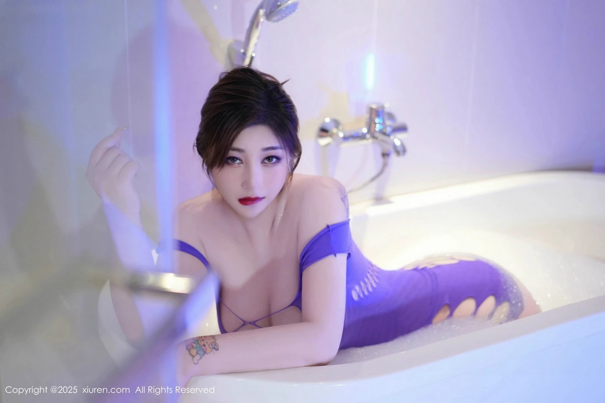 [[XiuRen秀人网]秀人网]No.9885_女神妲己_Toxic私房浴室性感蓝色情趣服饰秀丰满身材诱惑写真86P