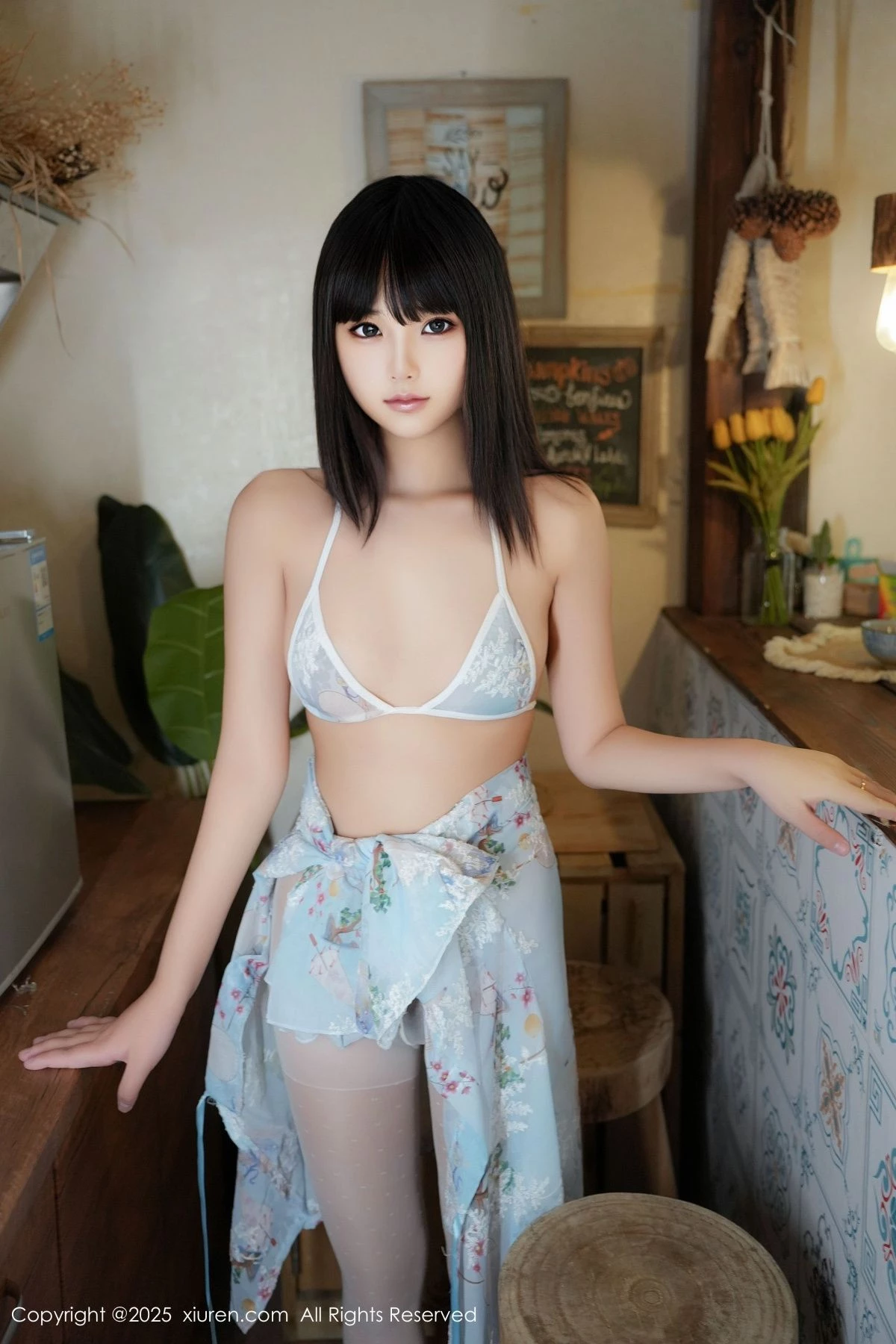 [[XiuRen秀人网]秀人网]No.9760_模特姚若兮vay性感浅绿碎花情趣裙配白丝裤袜秀曼妙身姿诱惑写真51P