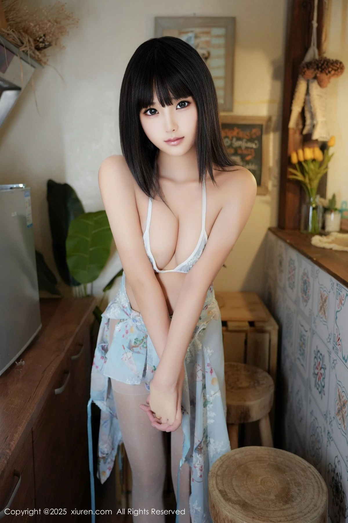 [[XiuRen秀人网]秀人网]No.9760_模特姚若兮vay性感浅绿碎花情趣裙配白丝裤袜秀曼妙身姿诱惑写真51P