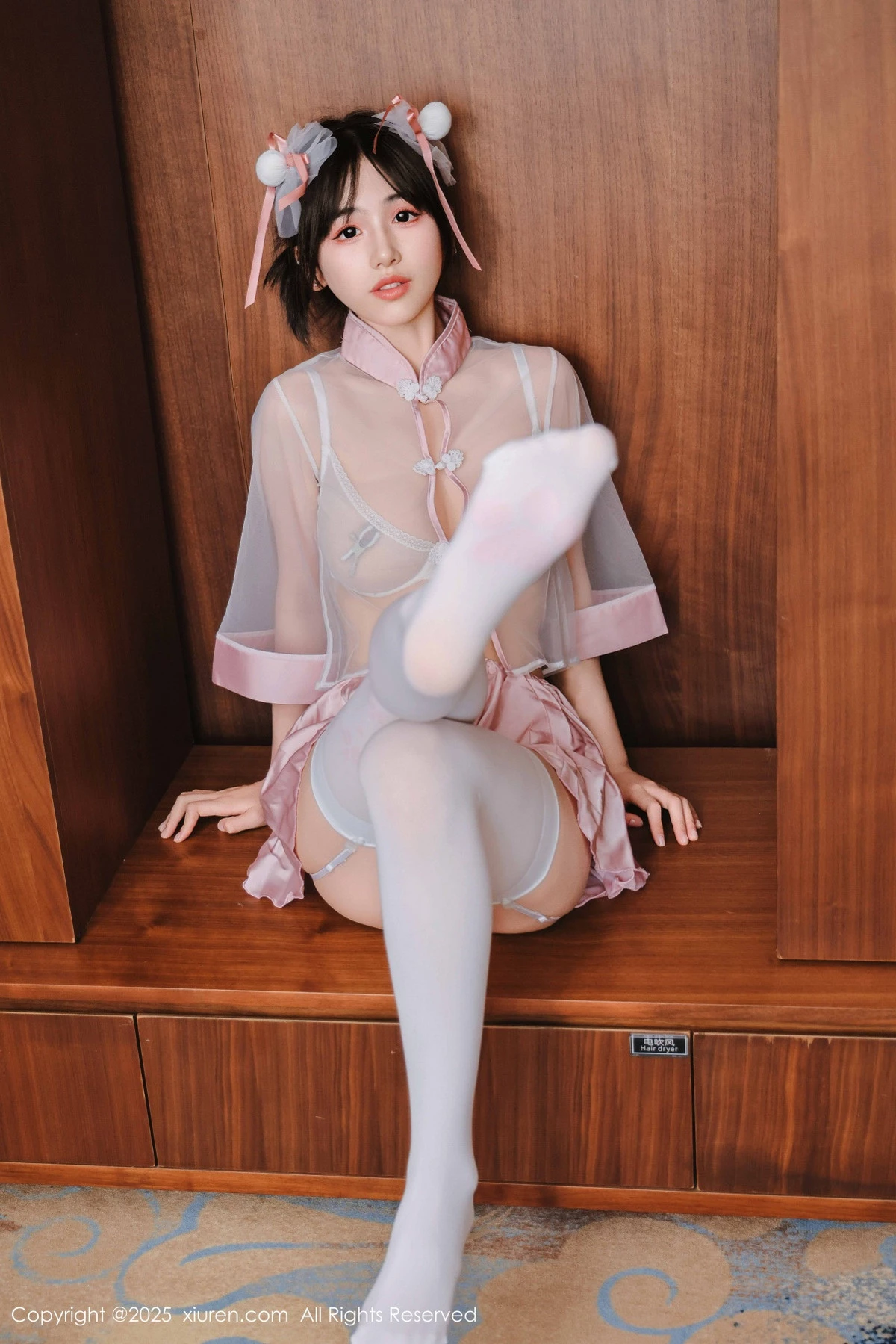 [[XiuRen秀人网]秀人网]No.9763_模特奶芙乔乔性感粉色情趣内衣配白丝吊袜秀凹凸身材诱惑写真68P