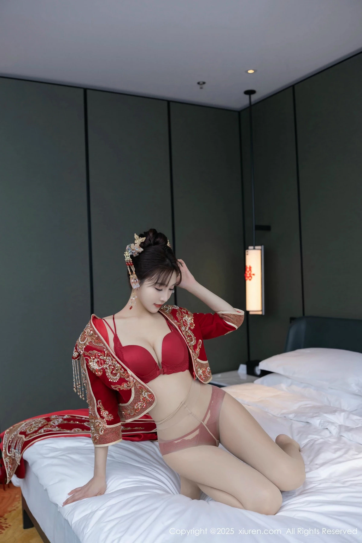 [[XiuRen秀人网]秀人网]No.9770_模特陆萱萱性感新娘装露红色内衣配超薄肉丝秀柔美身材诱惑写真82P