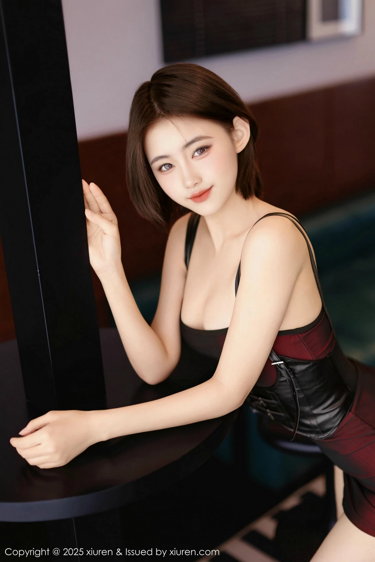 [[XiuRen秀人网]秀人网]No.9772_模特小橘子orange性感暗红色吊带短裙秀曼妙身姿迷人诱惑写真69P