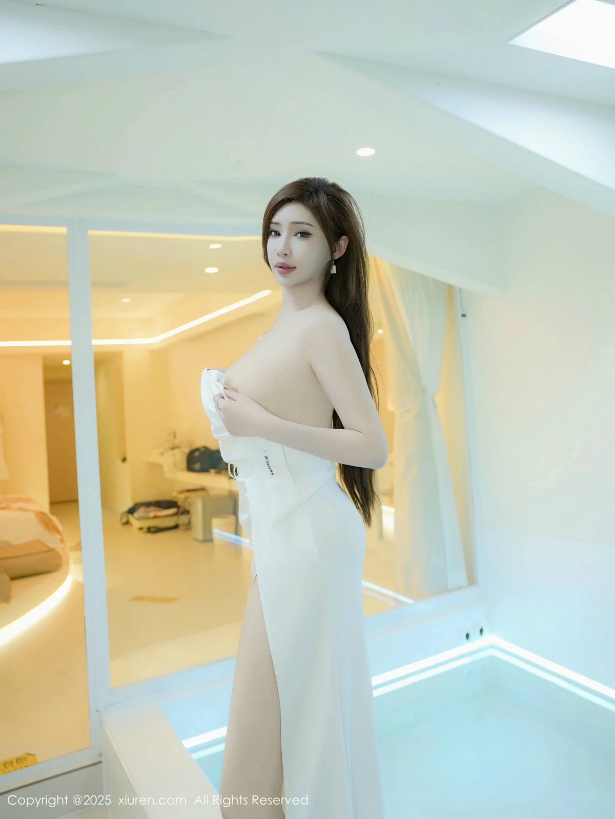 [[XiuRen秀人网]秀人网]No.9782_女神Carol周妍希浴室场景白色礼服配超薄肉丝秀丰满身材诱惑写真47P