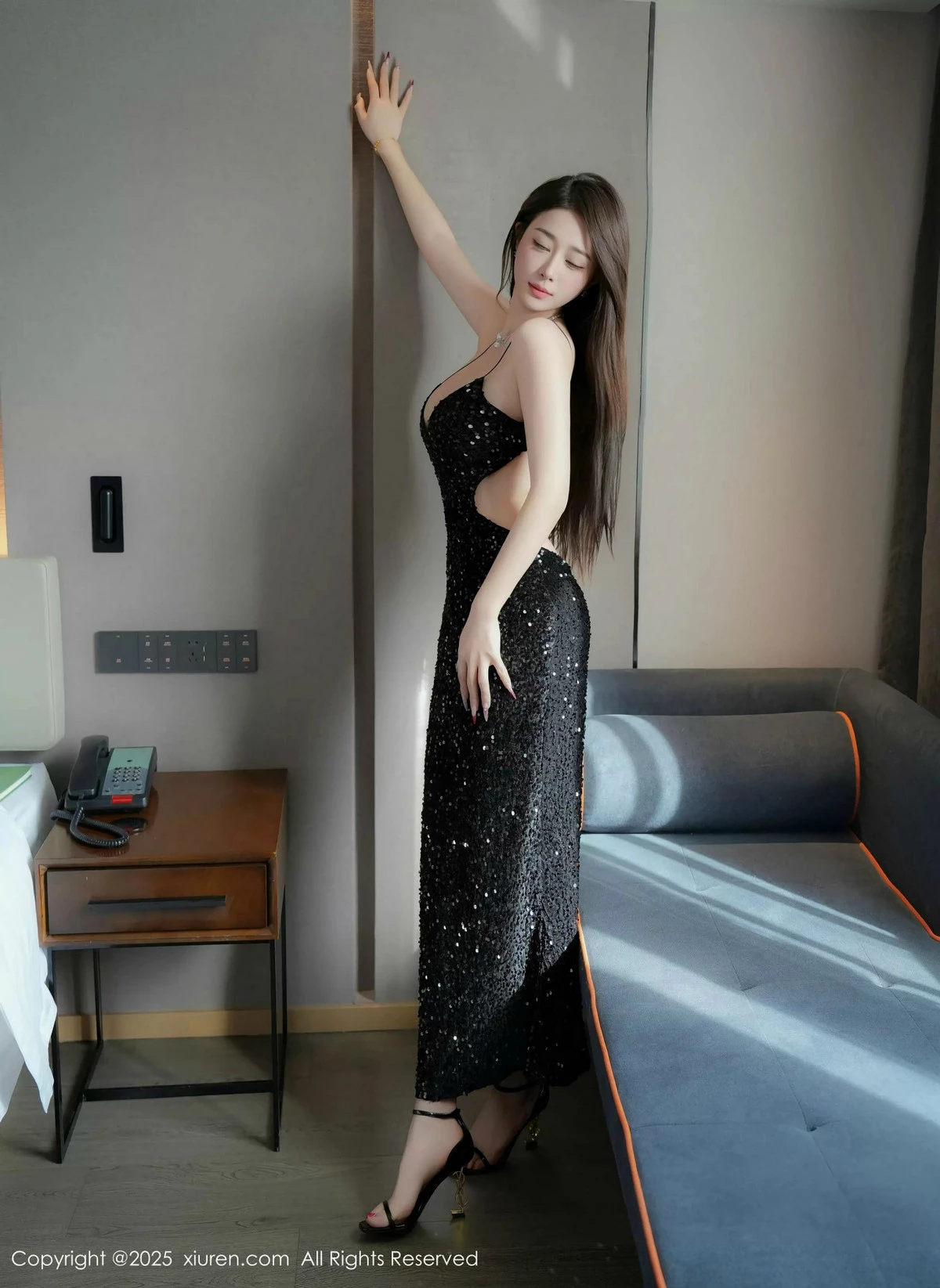 [[XiuRen秀人网]秀人网]No.9937_模特星星baby性感黑色低胸吊带礼裙配凉高跟秀翘臀美腿诱惑写真68P
