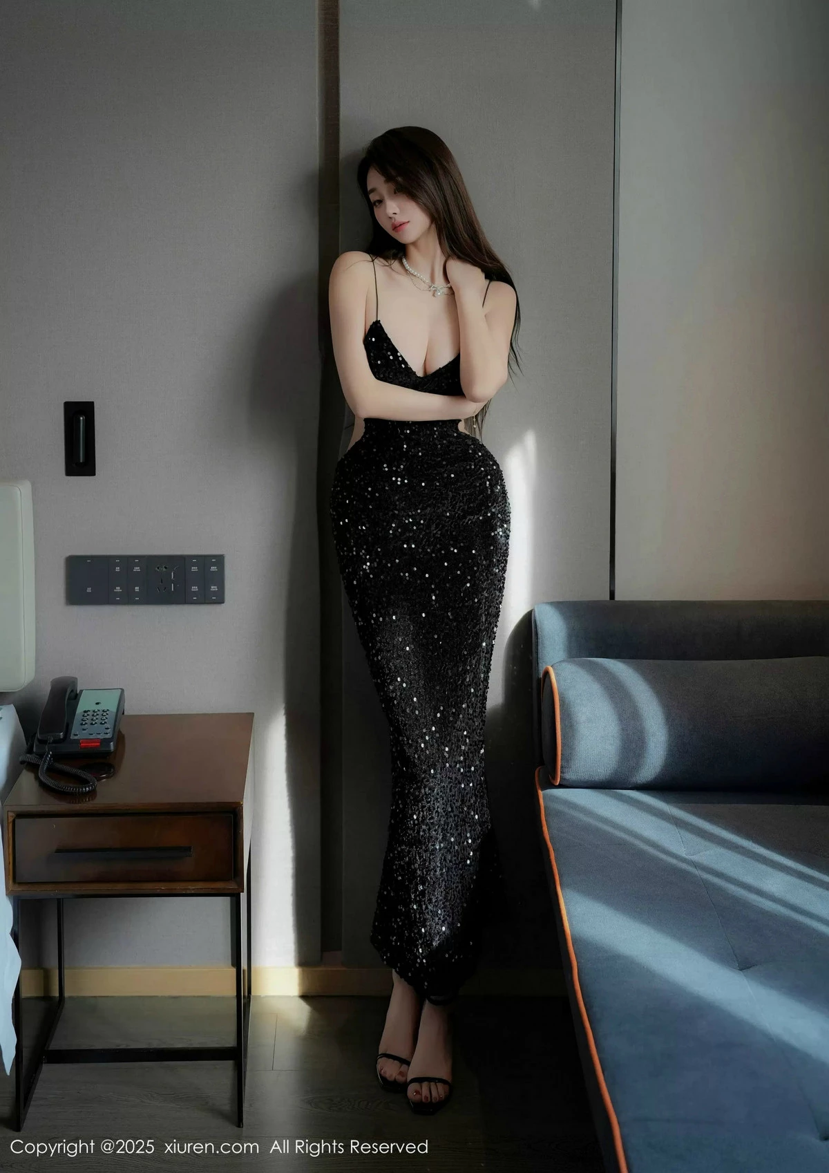 [[XiuRen秀人网]秀人网]No.9937_模特星星baby性感黑色低胸吊带礼裙配凉高跟秀翘臀美腿诱惑写真68P