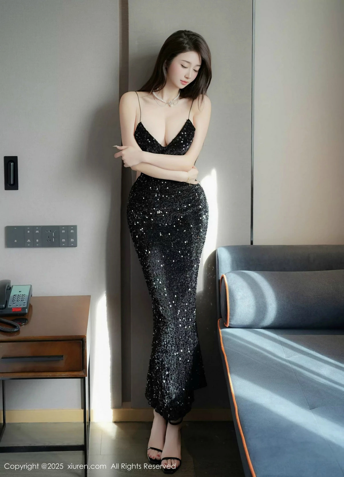 [[XiuRen秀人网]秀人网]No.9937_模特星星baby性感黑色低胸吊带礼裙配凉高跟秀翘臀美腿诱惑写真68P