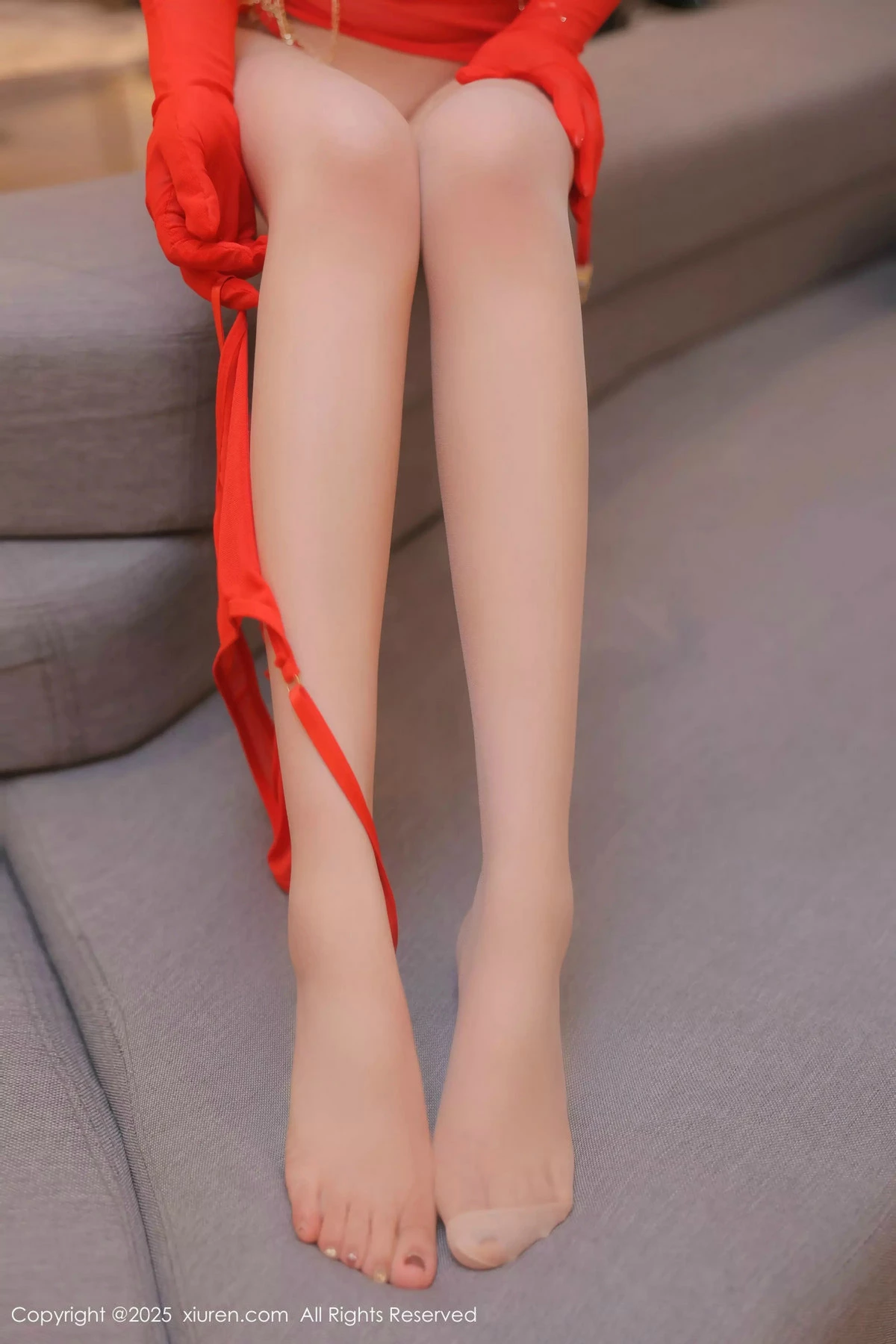 [[XiuRen秀人网]秀人网]No.9943_模特爱酱里性感红色情趣服饰配肉丝吊袜秀完美身材惹火诱惑写真90P