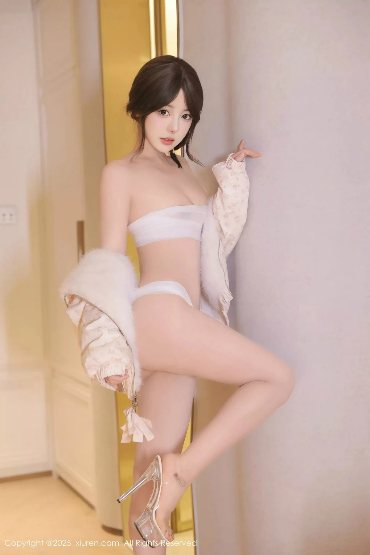 [[XiuRen秀人网]秀人网]No.9950_模特桃妖夭白色毛衣配牛仔裤露白色情趣内衣秀曼妙身姿诱惑写真72P