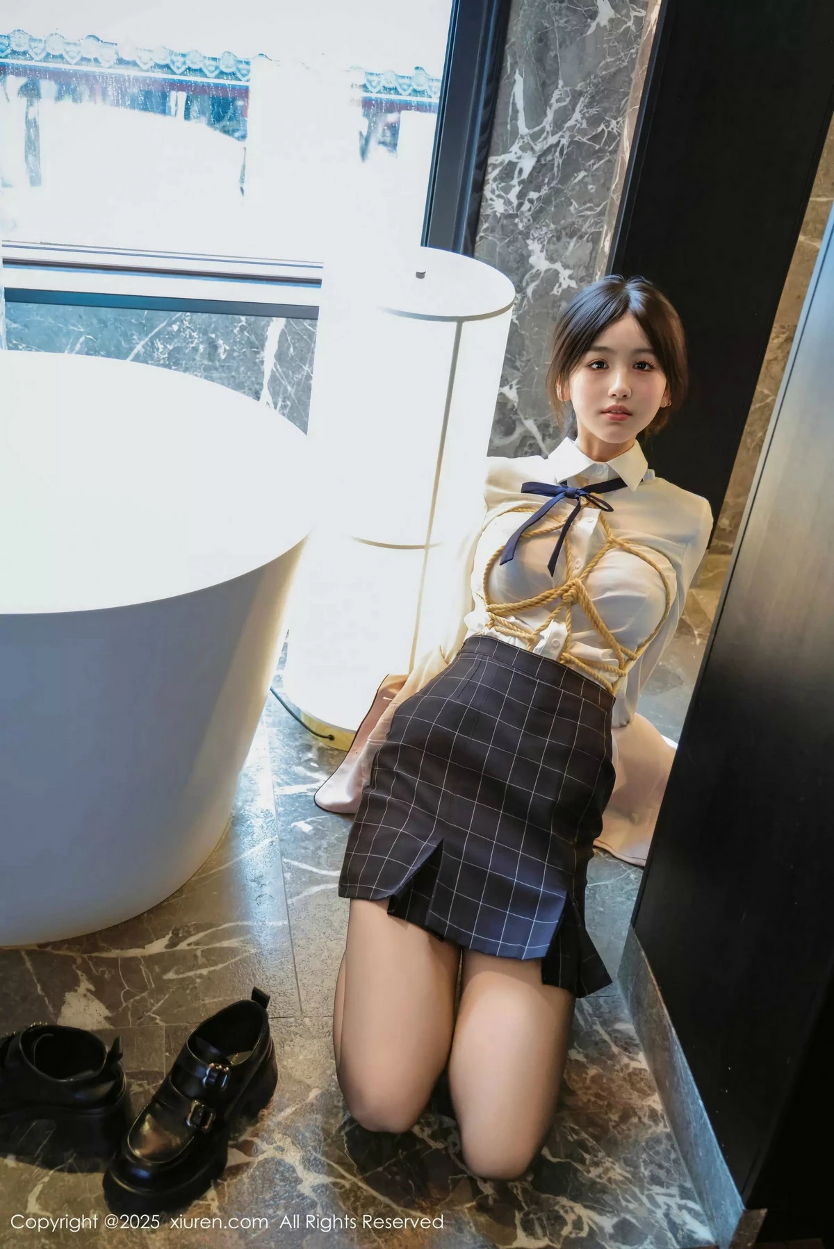[[XiuRen秀人网]秀人网]No.9949_模特奶芙乔乔捆绑主题性感JK制服配超薄黑丝秀凹凸身材诱惑写真72P