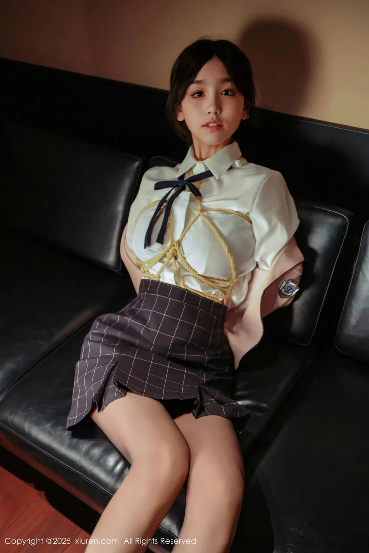 [[XiuRen秀人网]秀人网]No.9949_模特奶芙乔乔捆绑主题性感JK制服配超薄黑丝秀凹凸身材诱惑写真72P