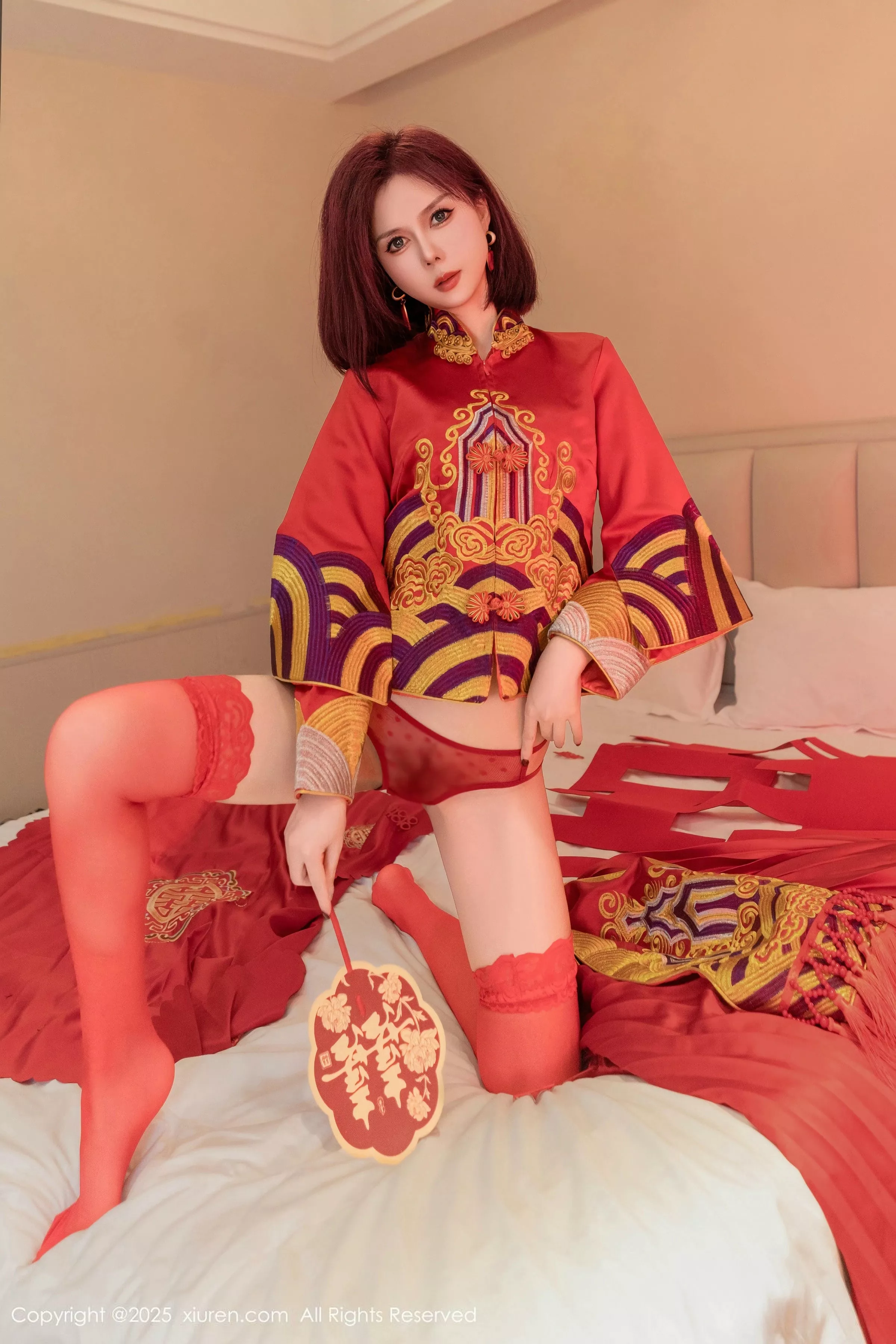 [[XiuRen秀人网]秀人网]No.9995_模特白芷yy新婚主题性感红色蕾丝内衣配红丝袜秀曼妙身姿诱惑写真90P
