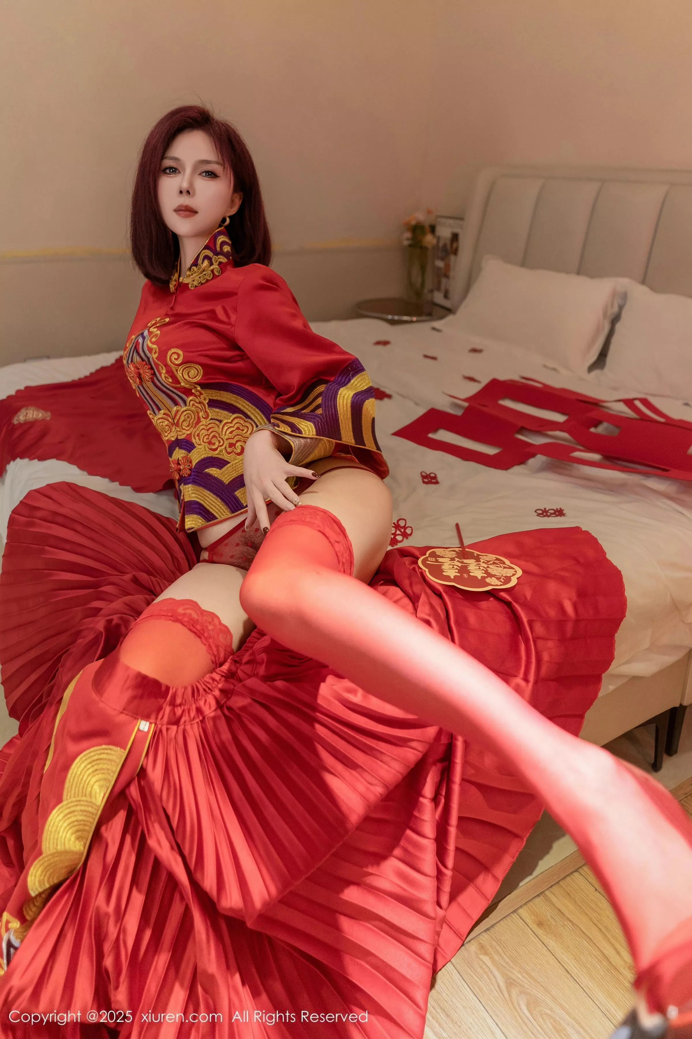 [[XiuRen秀人网]秀人网]No.9995_模特白芷yy新婚主题性感红色蕾丝内衣配红丝袜秀曼妙身姿诱惑写真90P