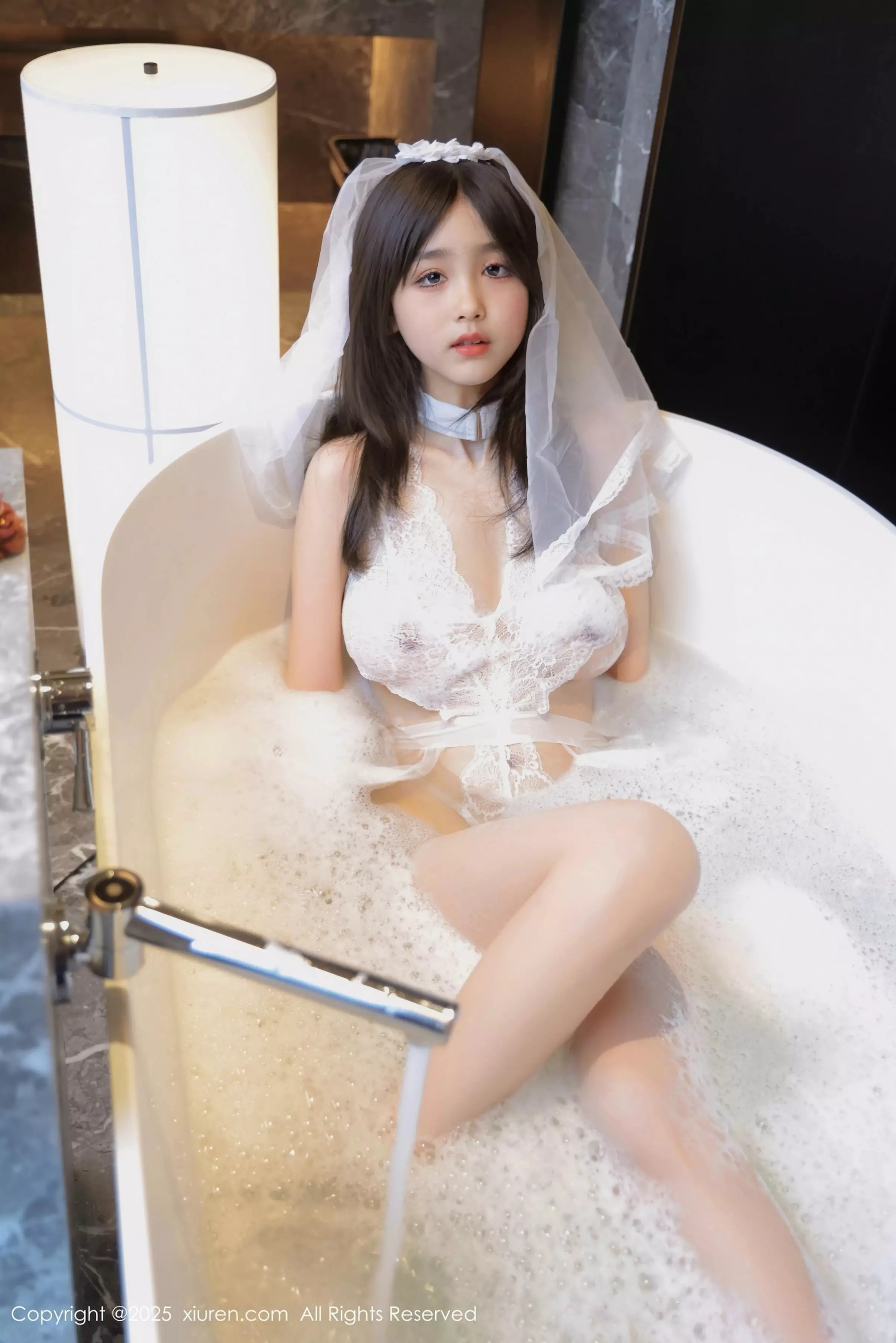 [[XiuRen秀人网]秀人网]No.10011_模特奶芙乔乔性感白色婚纱露白色蕾丝内衣秀凹凸身材诱惑写真66P