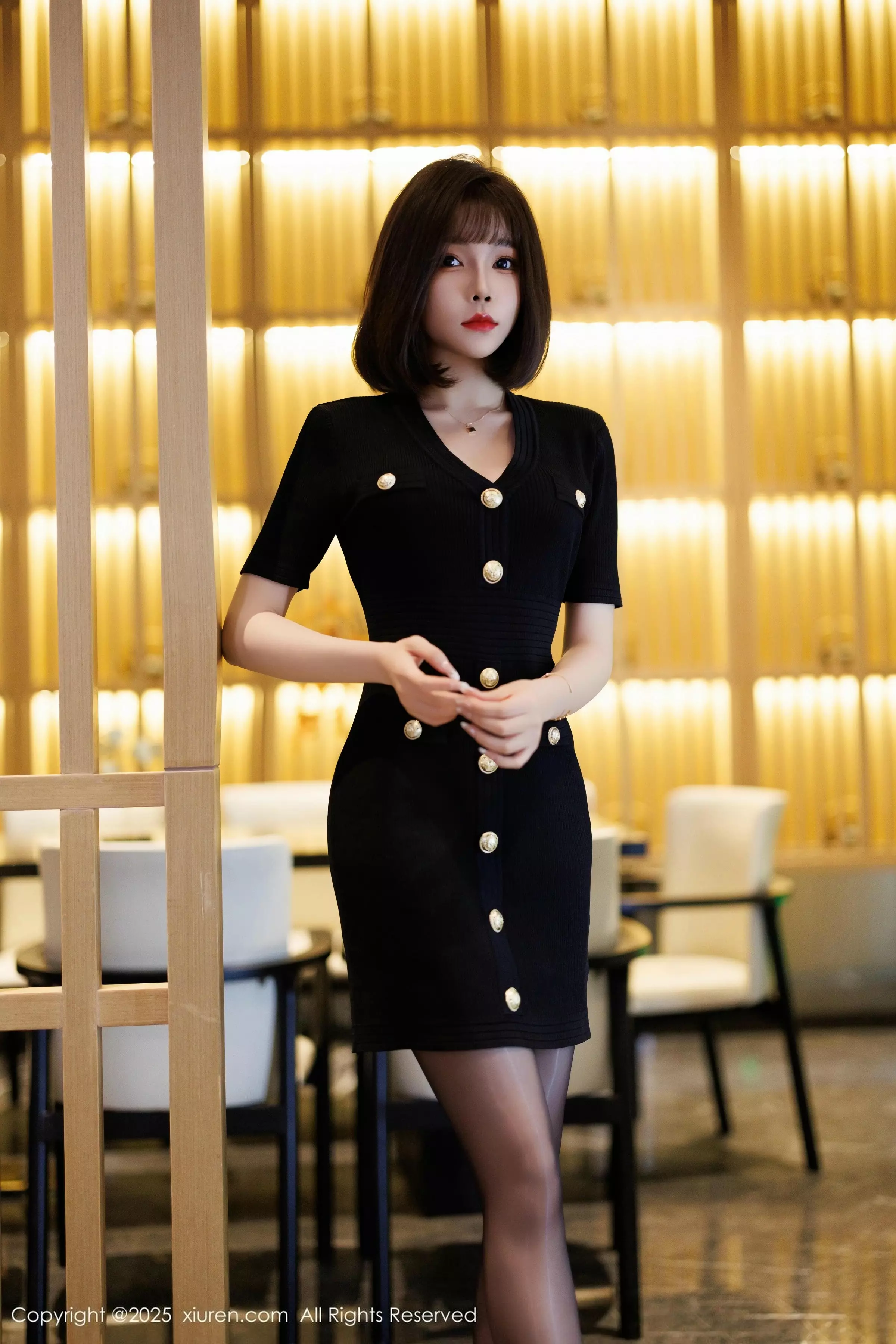 [[XiuRen秀人网]秀人网]No.10013_女神徐莉芝Booty性感黑色蕾丝内衣配超薄黑丝秀完美身材诱惑写真90P