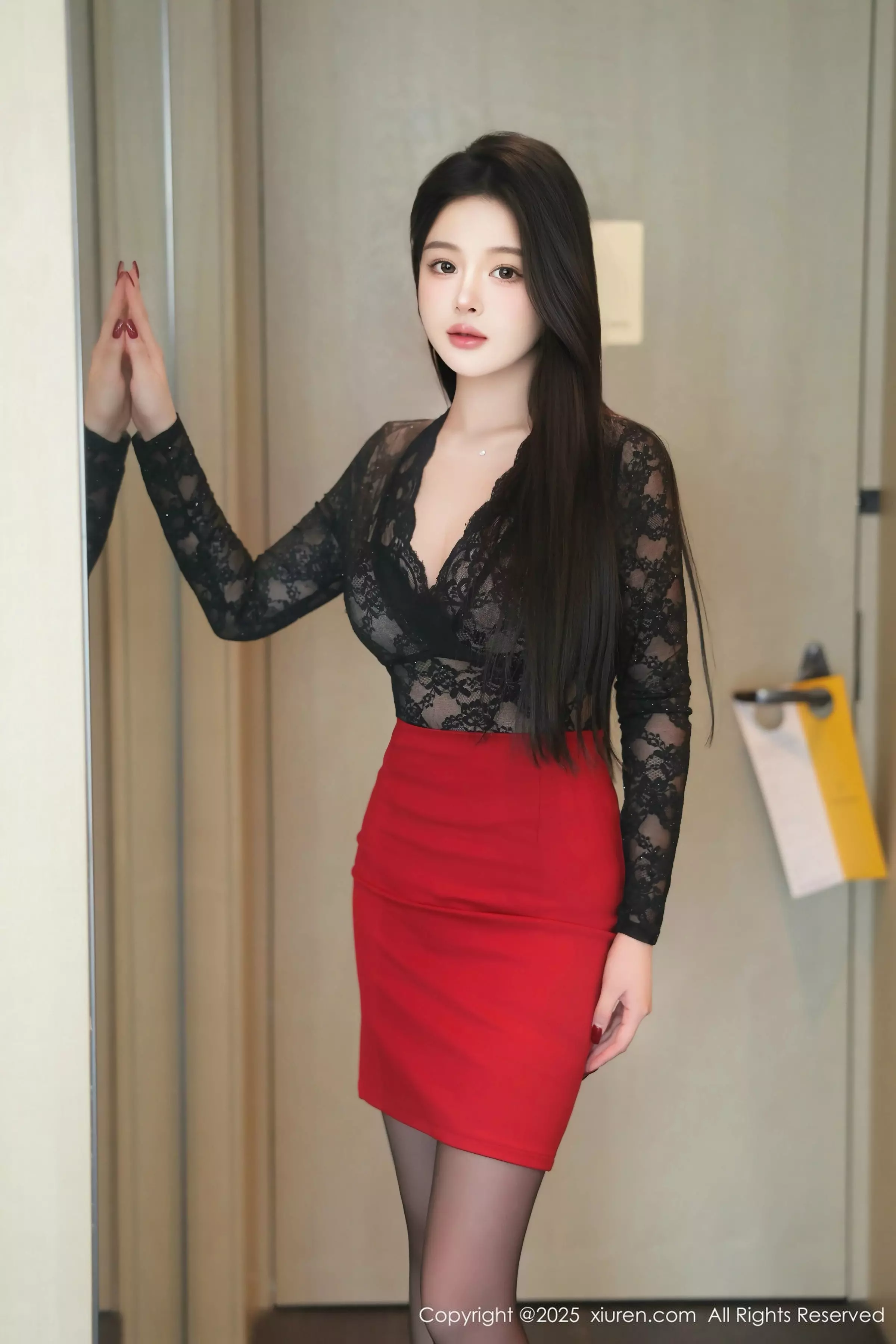 [[XiuRen秀人网]秀人网]No.10007_新人模特温妮性感黑色内衣配黑丝吊袜秀凹凸身材完美诱惑写真83P