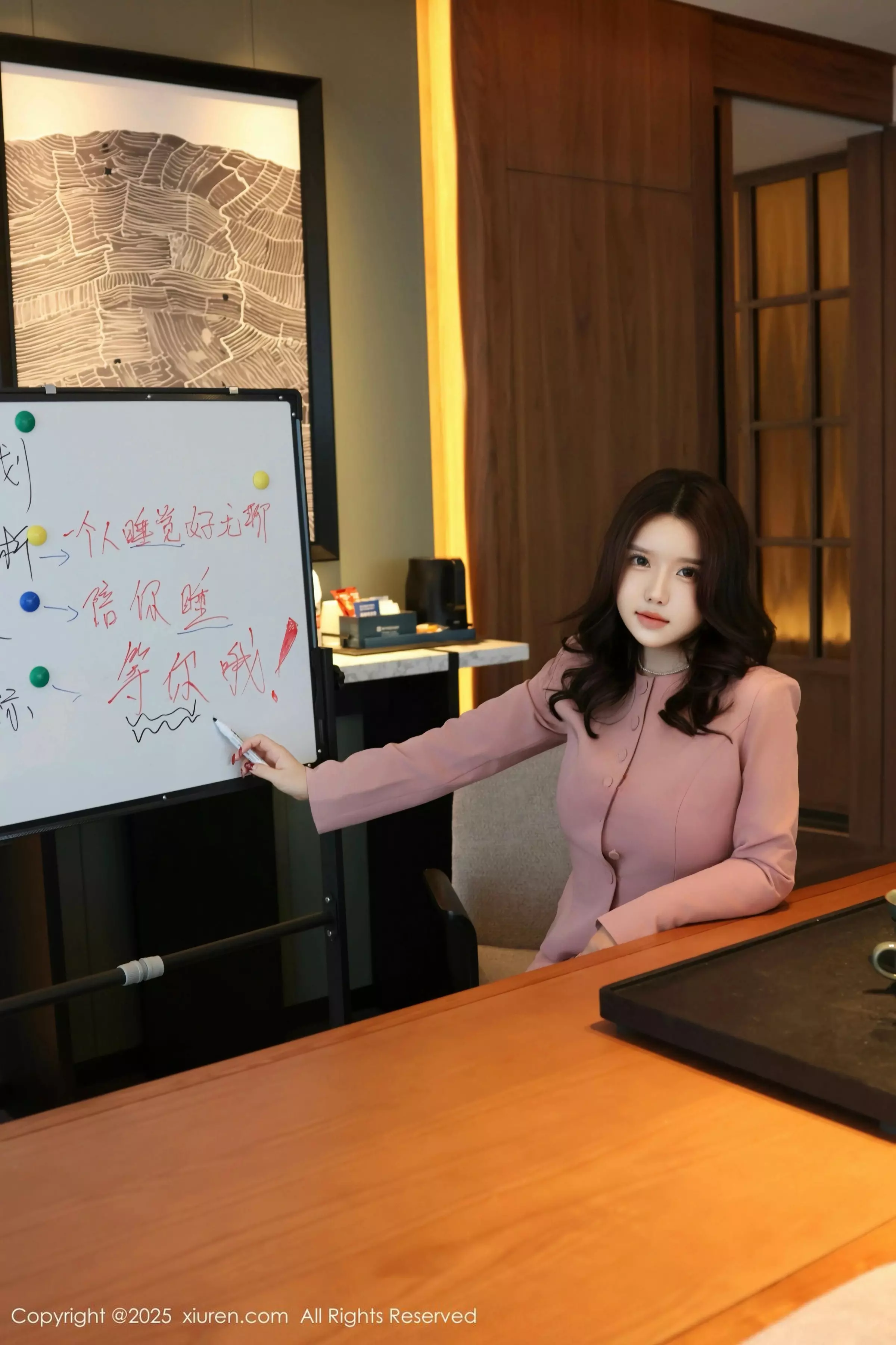 [[XiuRen秀人网]秀人网]No.10020_模特小薯条nienie粉色职业装露白色情趣内衣秀惹火身材诱惑写真107P