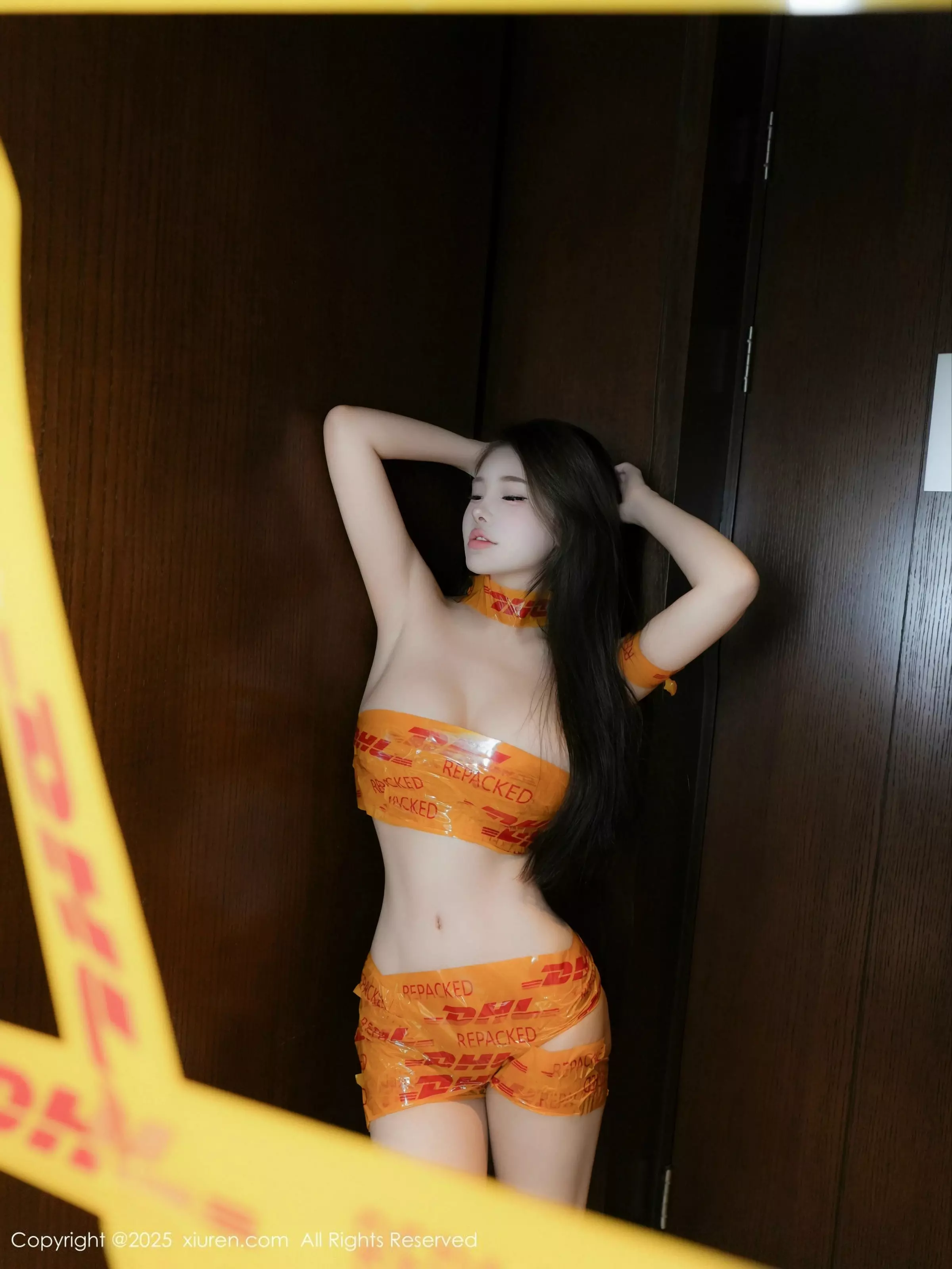 [[XiuRen秀人网]秀人网]No.10016_模特甜妮户外性感黄色胶带裹身秀完美身材白嫩肌肤诱惑写真76P