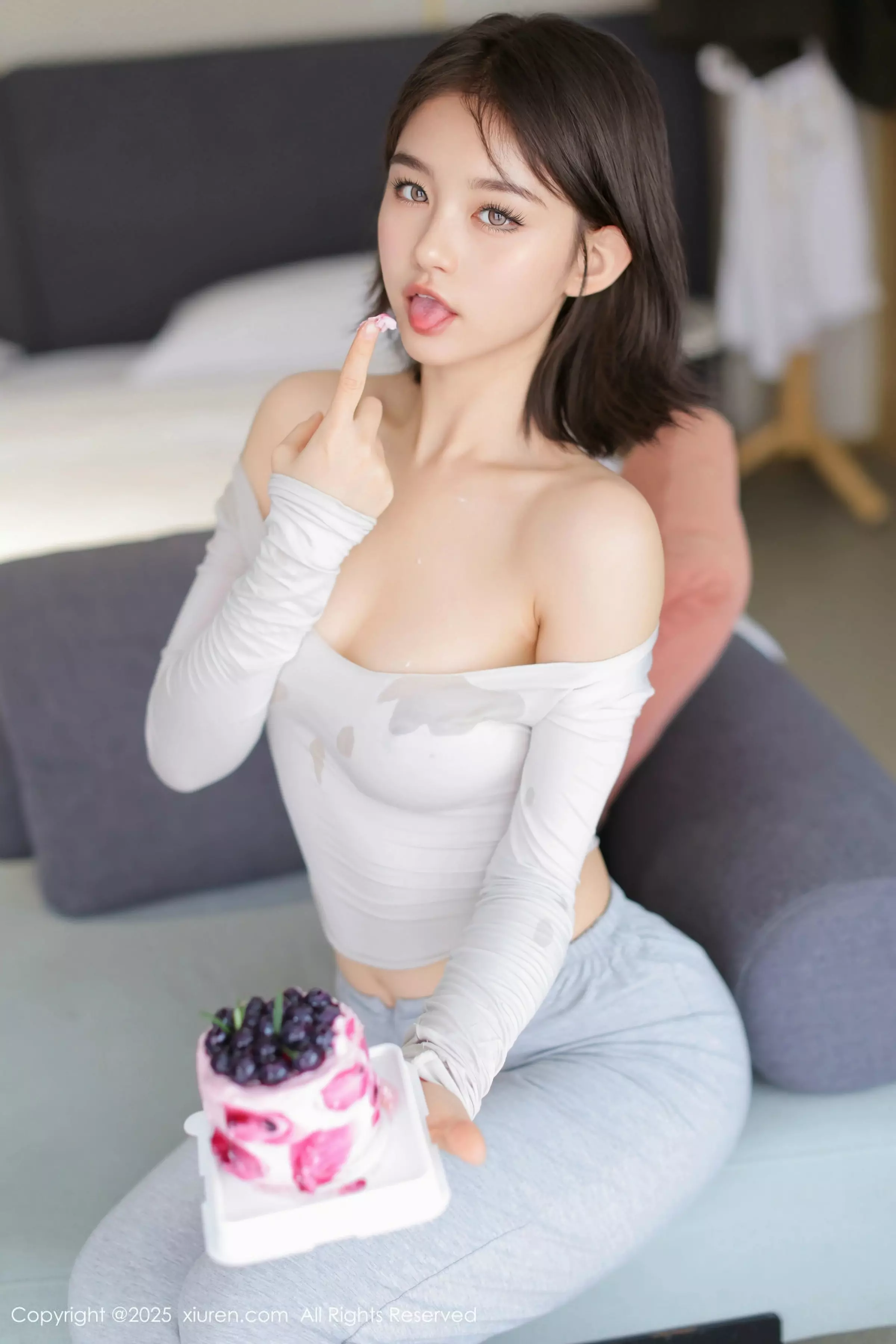[[XiuRen秀人网]秀人网]No.10021_模特小橘子orange性感灰色日常服配超薄黑丝秀曼妙身姿诱惑写真77P