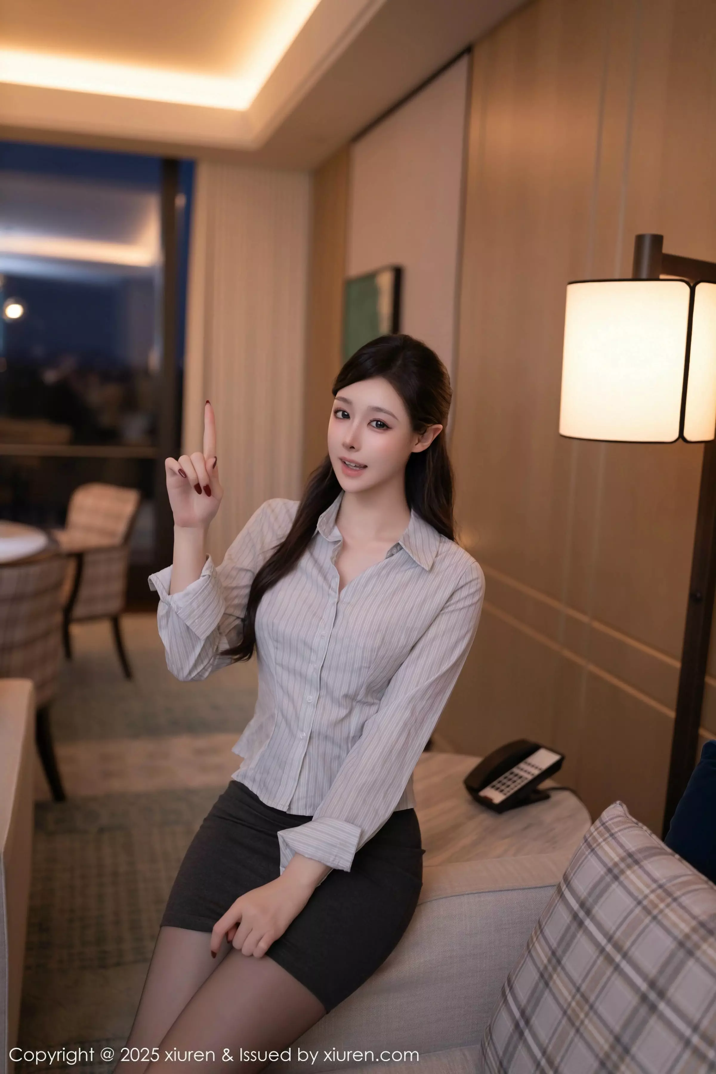 [[XiuRen秀人网]秀人网]No.10022_模特小逗逗性感衬衫露豹纹内衣配超薄黑丝秀曼妙身姿诱惑写真79P