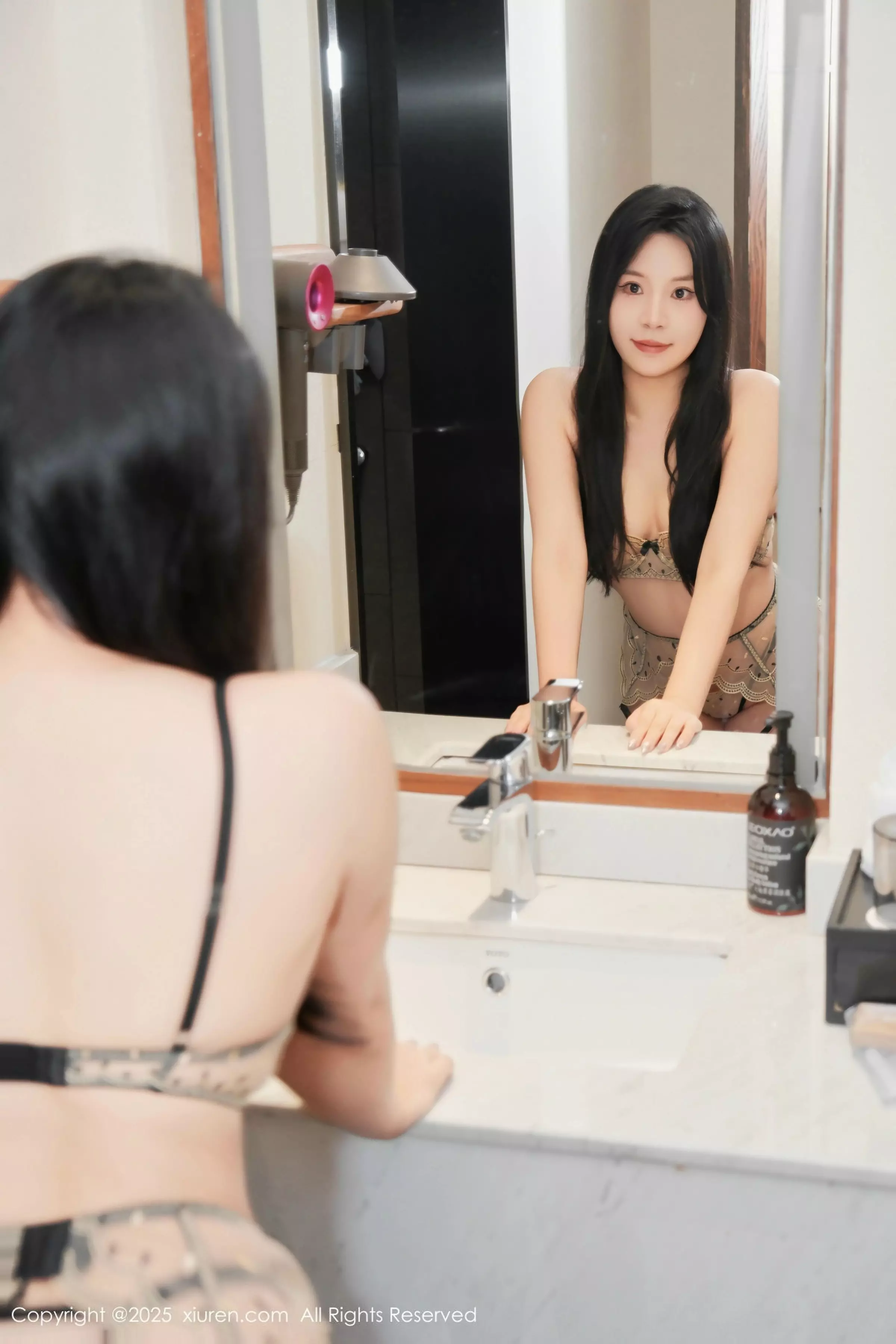 [[XiuRen秀人网]秀人网]No.10028_模特麦田性感浅色轻透情趣内衣配黑丝吊袜秀曼妙身姿诱惑写真65P
