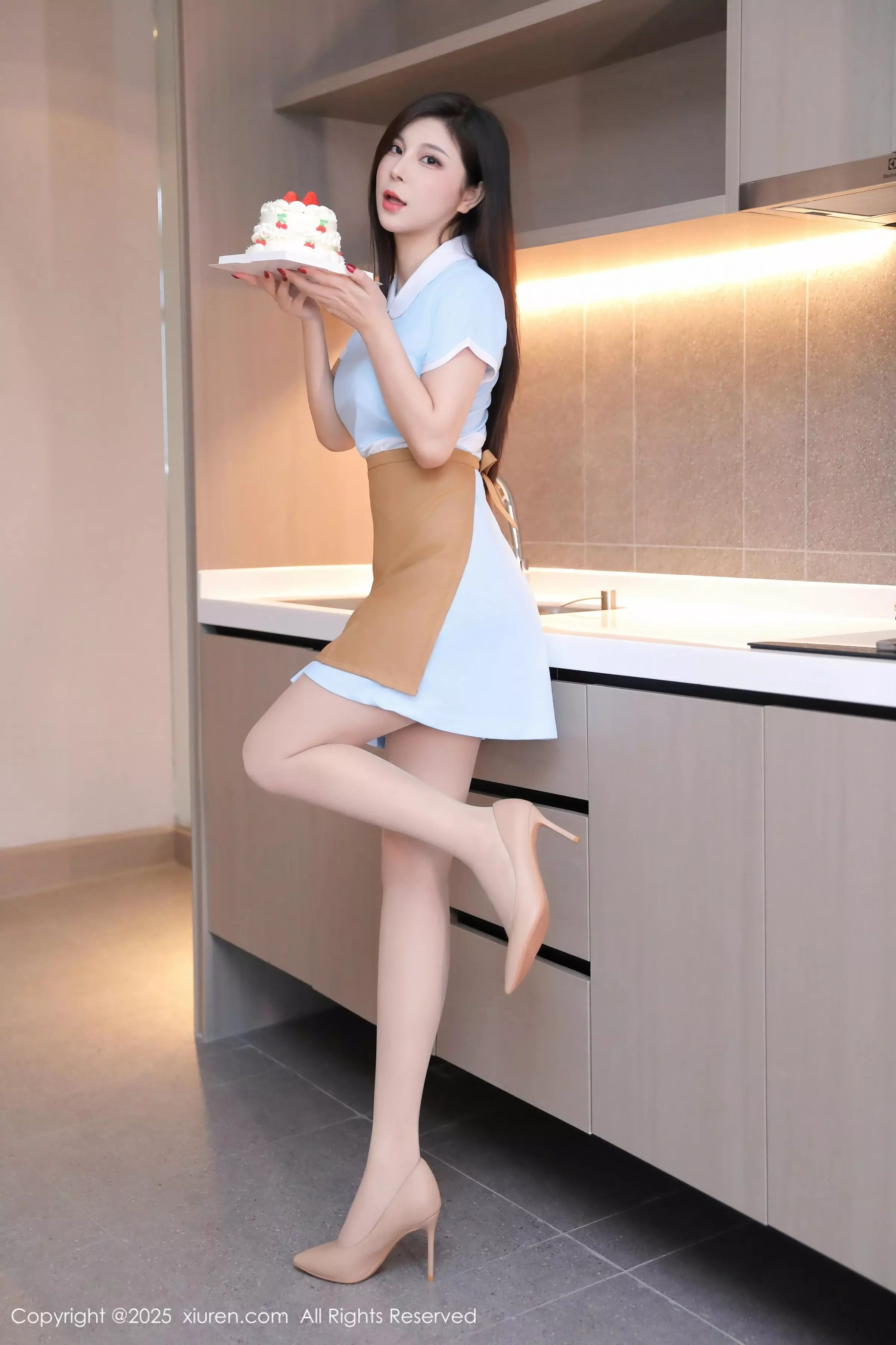 [[XiuRen秀人网]秀人网]No.10029_模特小蛮妖Yummy蓝色连衣短裙配超薄肉丝秀曼妙身材诱惑写真69P
