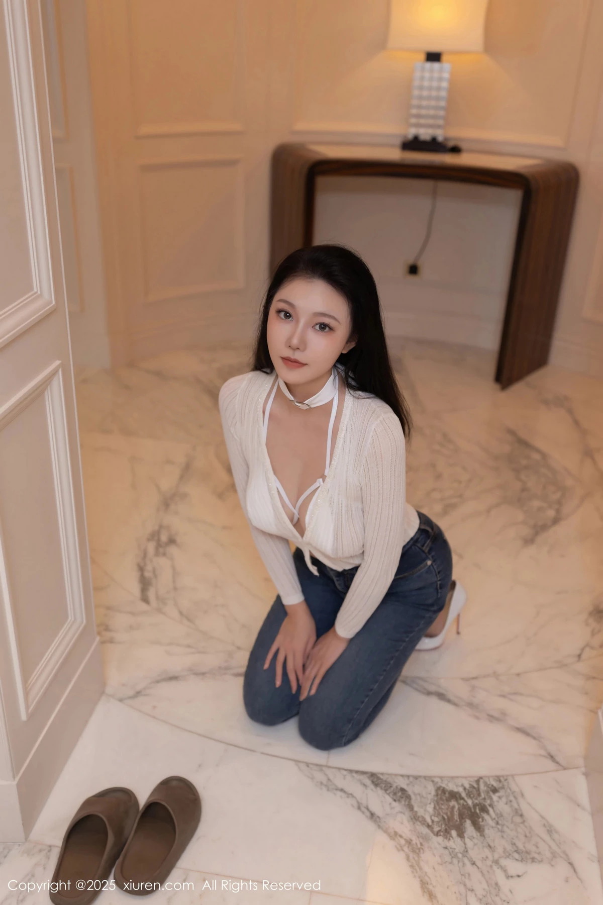 [[XiuRen秀人网]秀人网]No.9900_模特安然anran性感白色情趣内衣配白丝袜秀曼妙身姿撩人诱惑写真83P