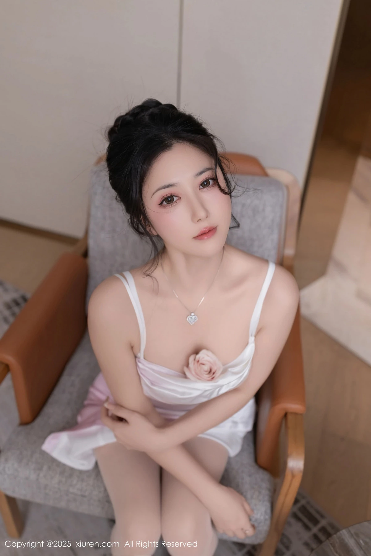 [[XiuRen秀人网]秀人网]No.9907_模特鱼子酱Fish生日主题白色内衣配超薄肉丝秀曼妙身姿诱惑写真80P
