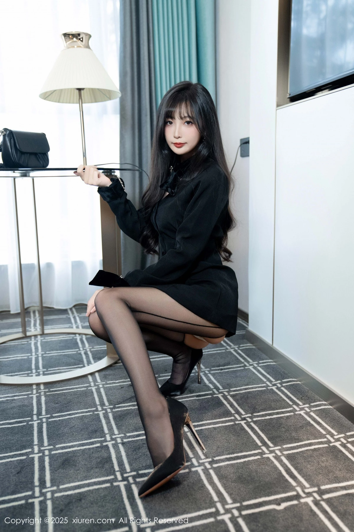 [[XiuRen秀人网]秀人网]No.9918_模特樱桃小阑子黑色外套露性感内衣配开档黑丝秀曼妙身姿诱惑写真99P