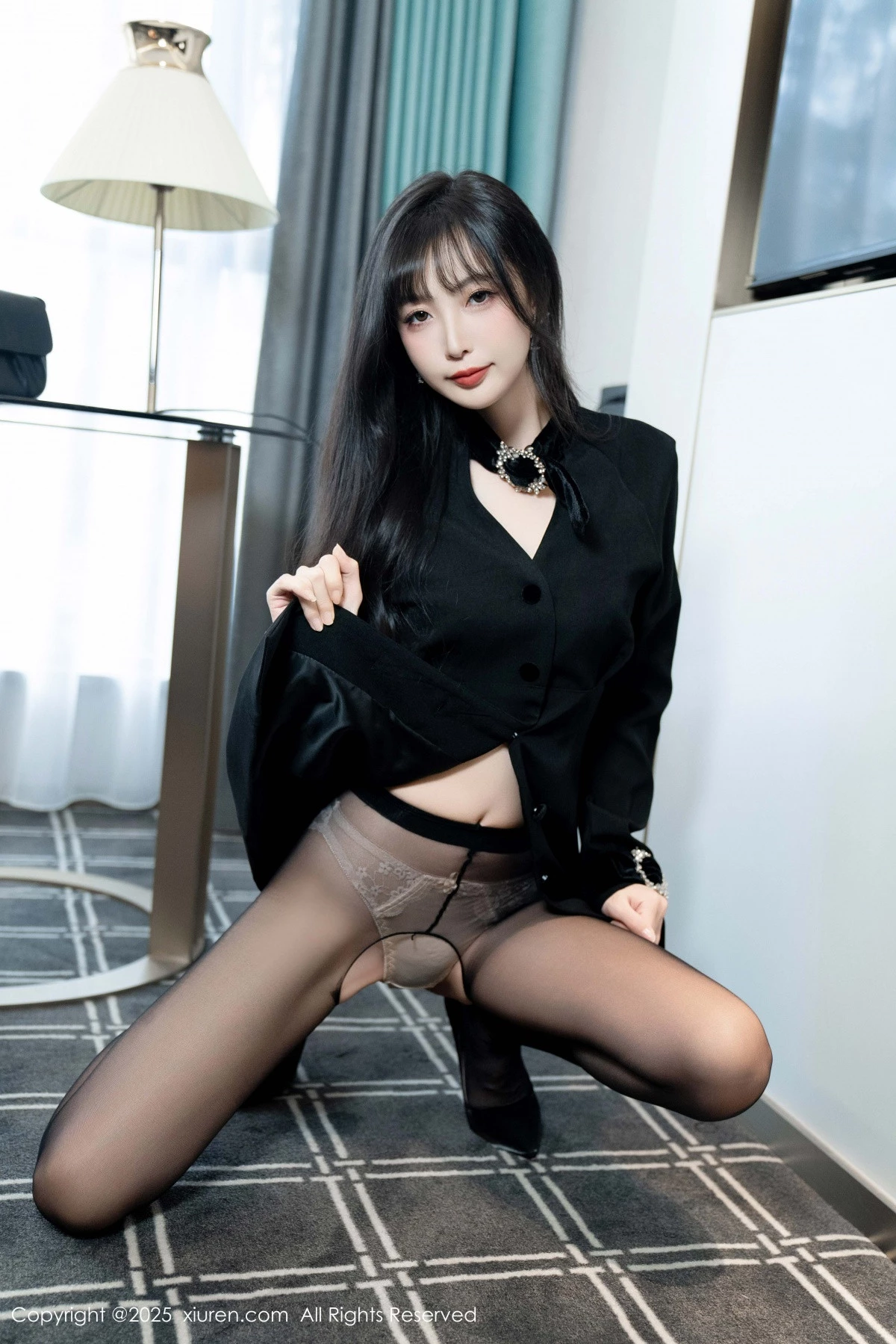 [[XiuRen秀人网]秀人网]No.9918_模特樱桃小阑子黑色外套露性感内衣配开档黑丝秀曼妙身姿诱惑写真99P