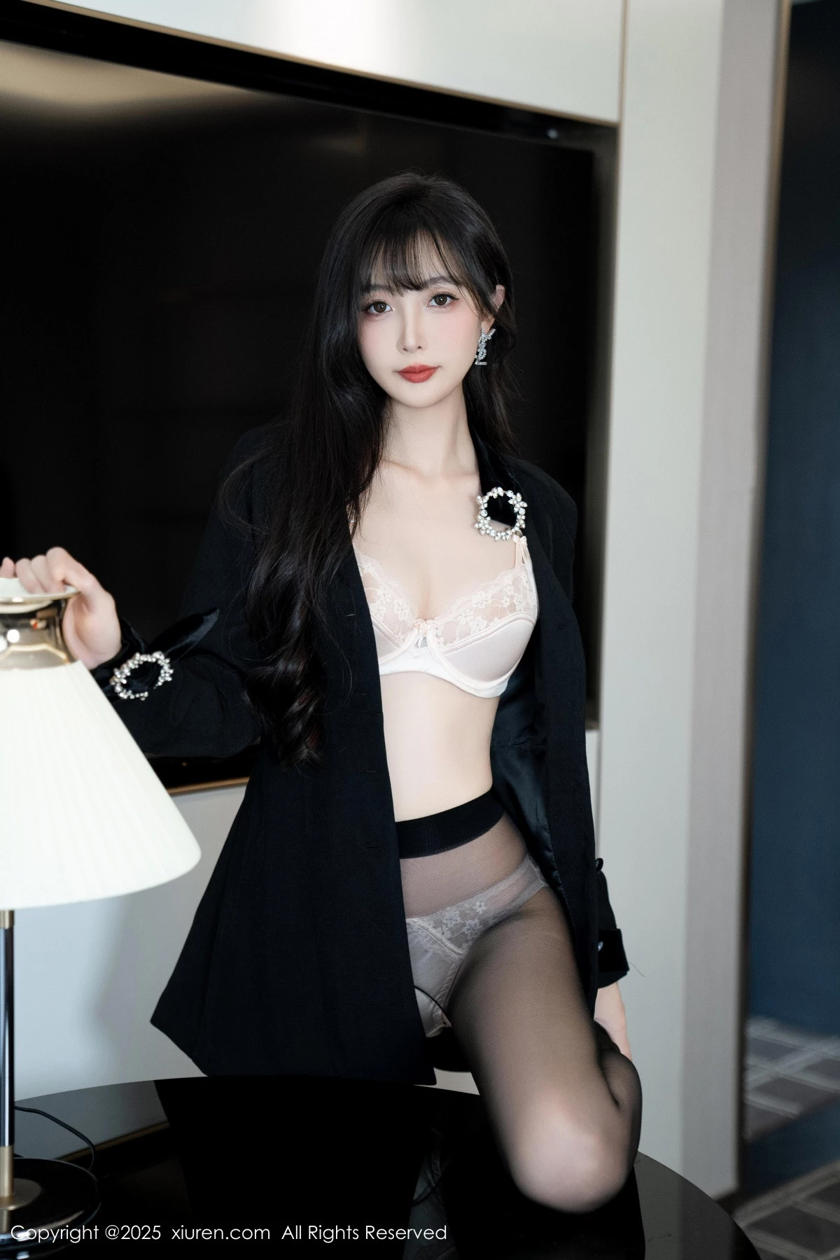 [[XiuRen秀人网]秀人网]No.9918_模特樱桃小阑子黑色外套露性感内衣配开档黑丝秀曼妙身姿诱惑写真99P