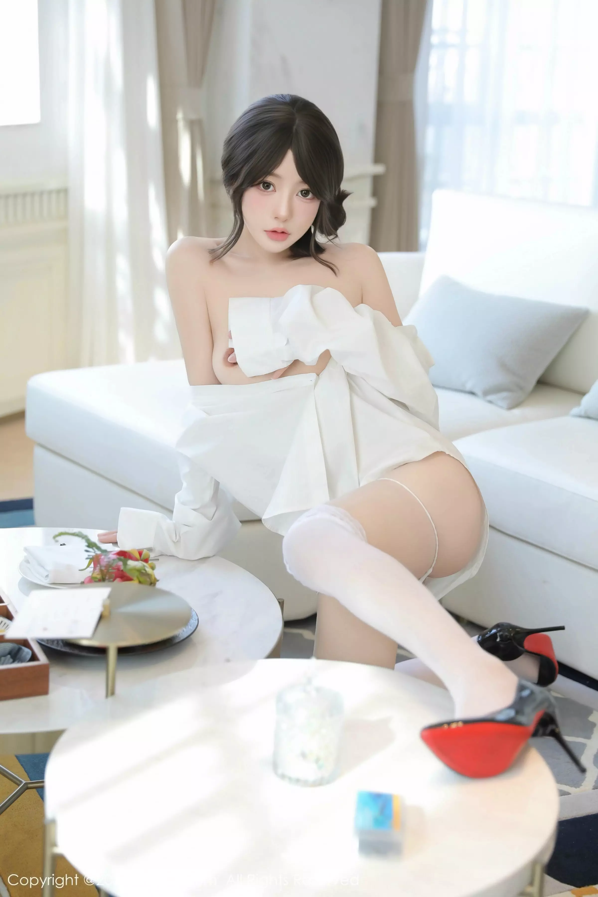 [[XiuRen秀人网]秀人网]No.10036_模特桃妖夭性感白T露白色内衣配白色丝袜秀曼妙身姿诱惑写真86P