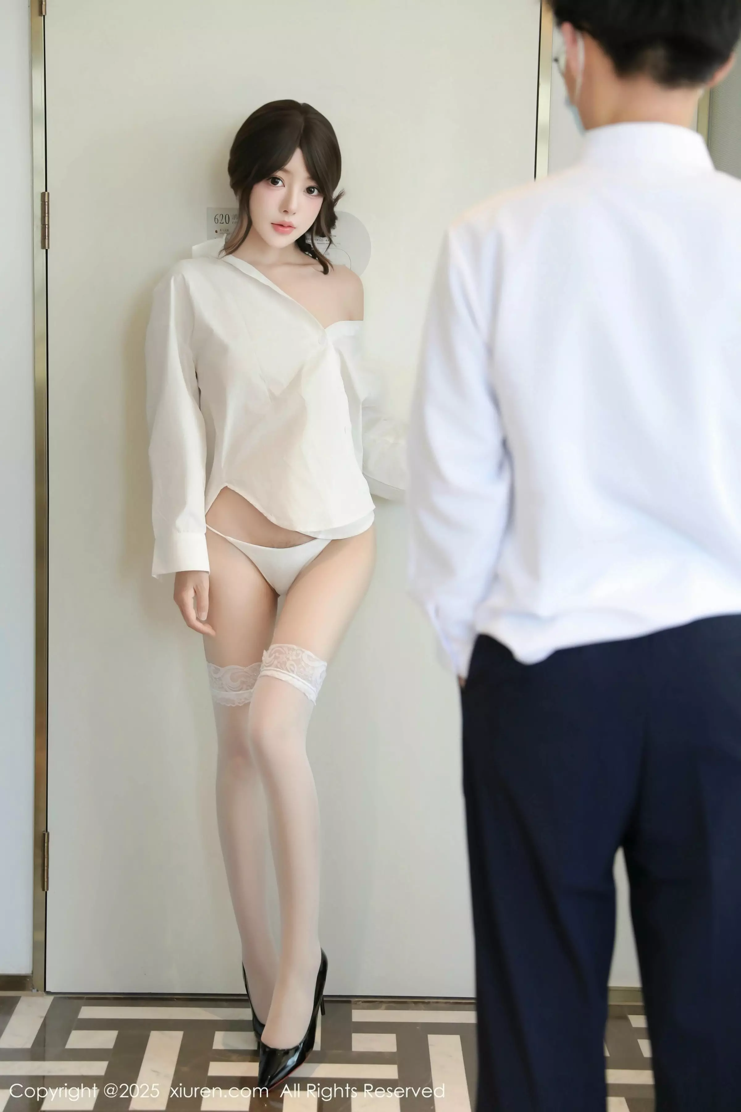 [[XiuRen秀人网]秀人网]No.10036_模特桃妖夭性感白T露白色内衣配白色丝袜秀曼妙身姿诱惑写真86P