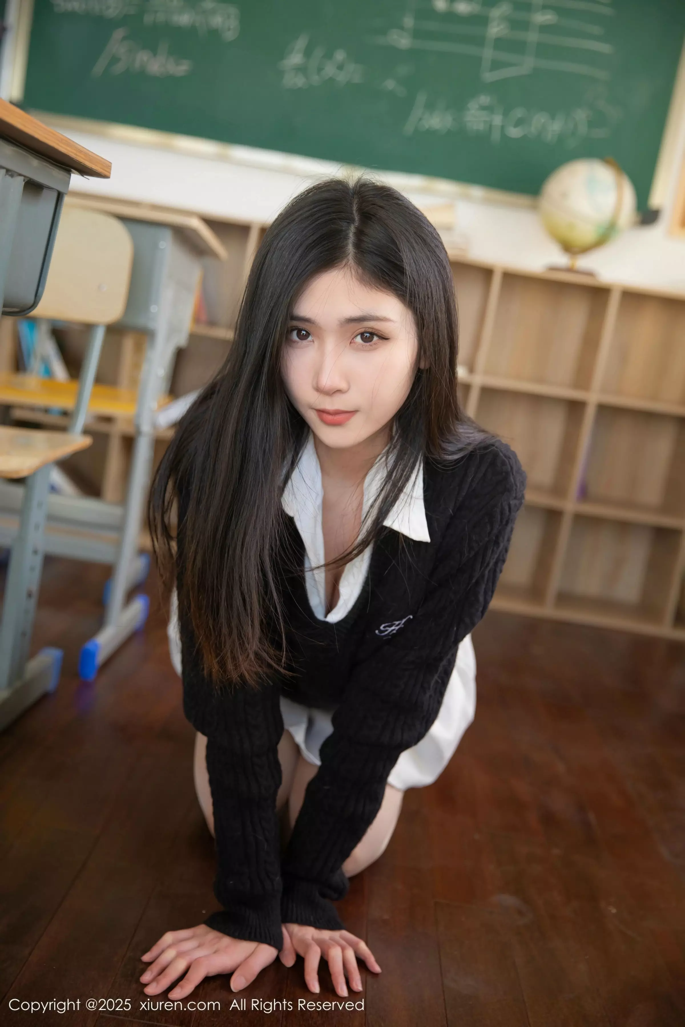 [[XiuRen秀人网]秀人网]No.10078_模特刘婷婷教室场景性感白色短裙配白丝袜秀完美身材诱惑写真80P