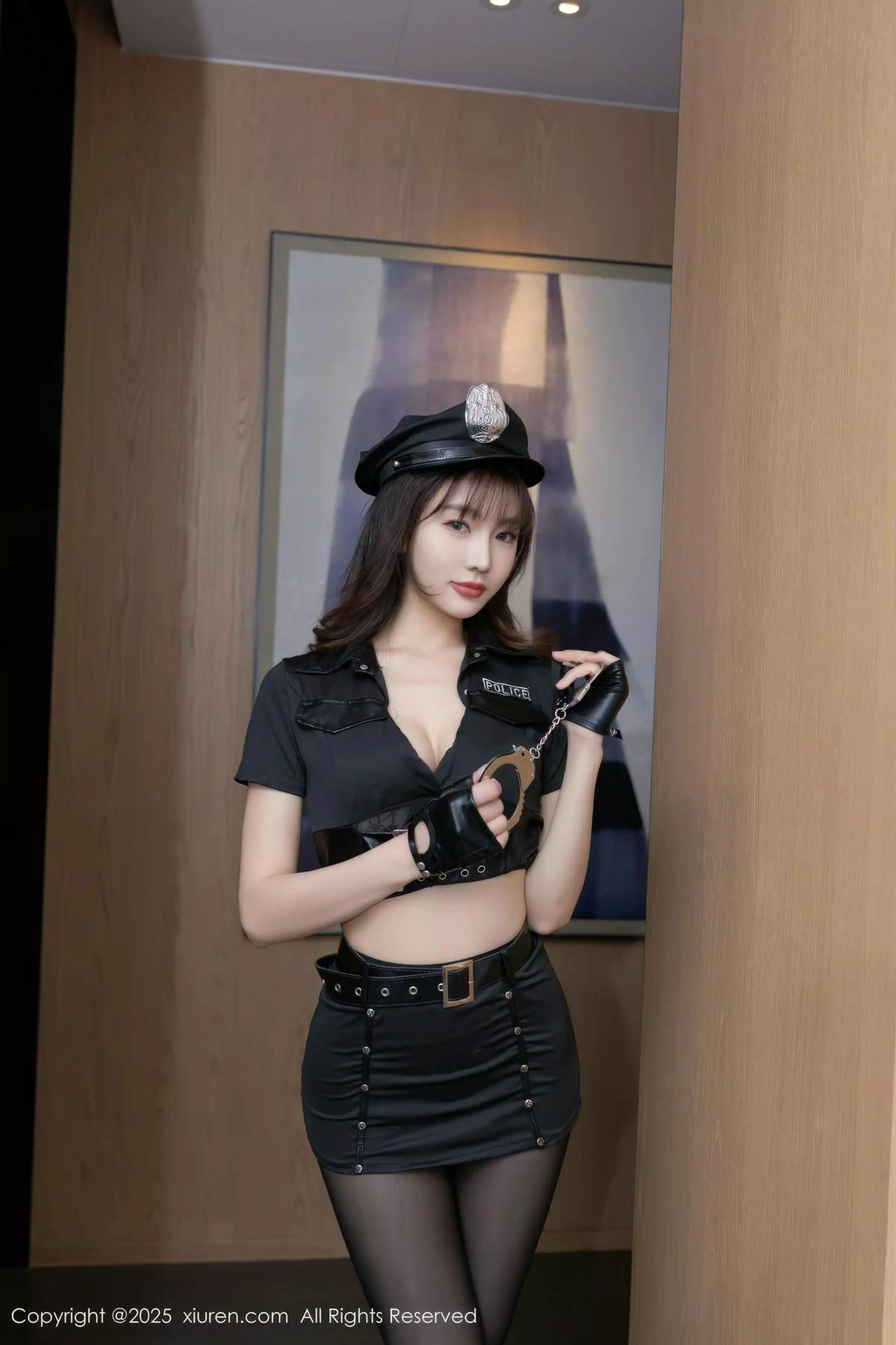 [[XiuRen秀人网]秀人网]No.10081_模特陆萱萱性感制服短裙露超薄黑丝秀完美身材惹火诱惑写真81P