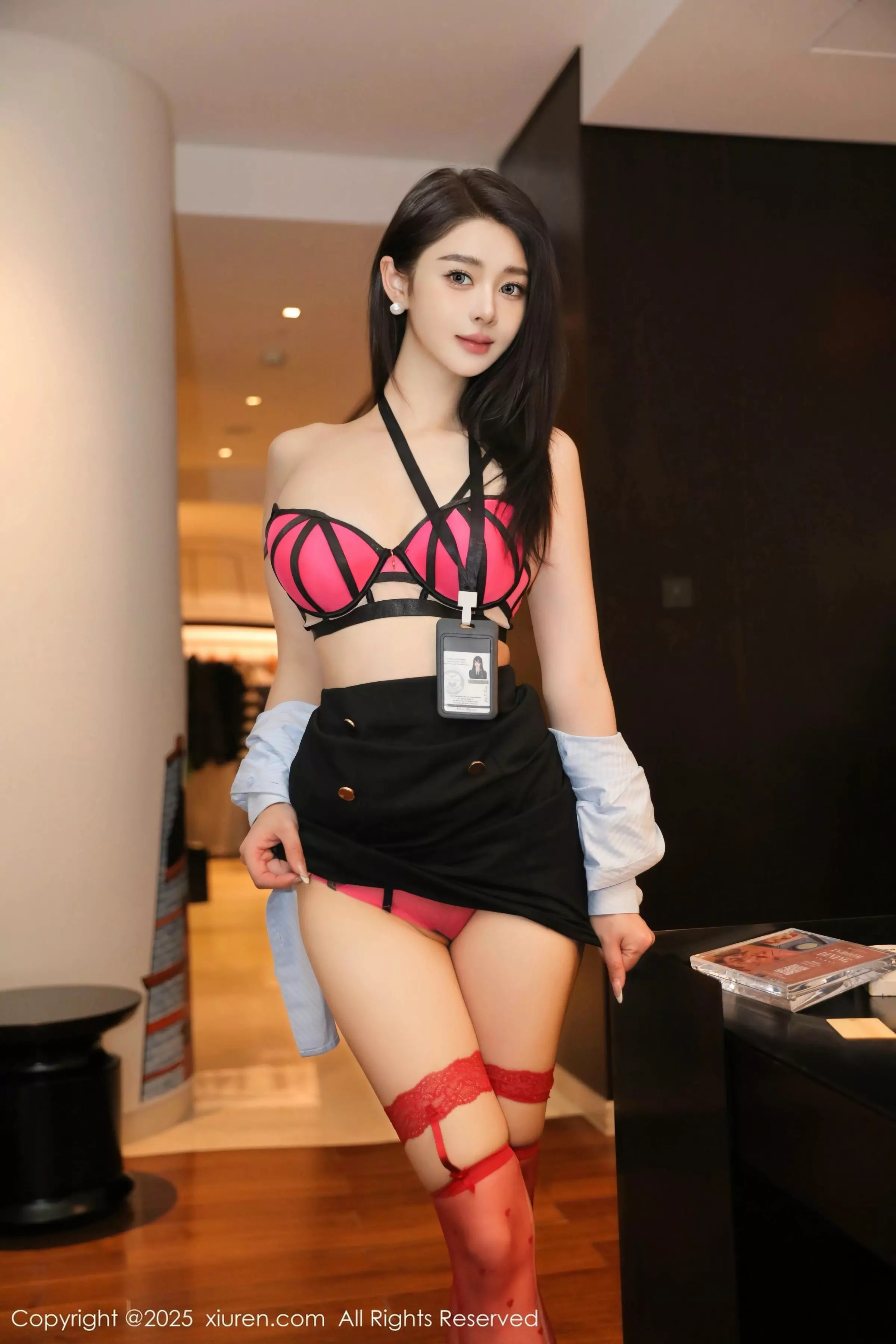 [[XiuRen秀人网]秀人网]No.10086_模特Candy糖糖性感白T配黑短裙露红色丝袜秀丰腴身材诱惑写真86P