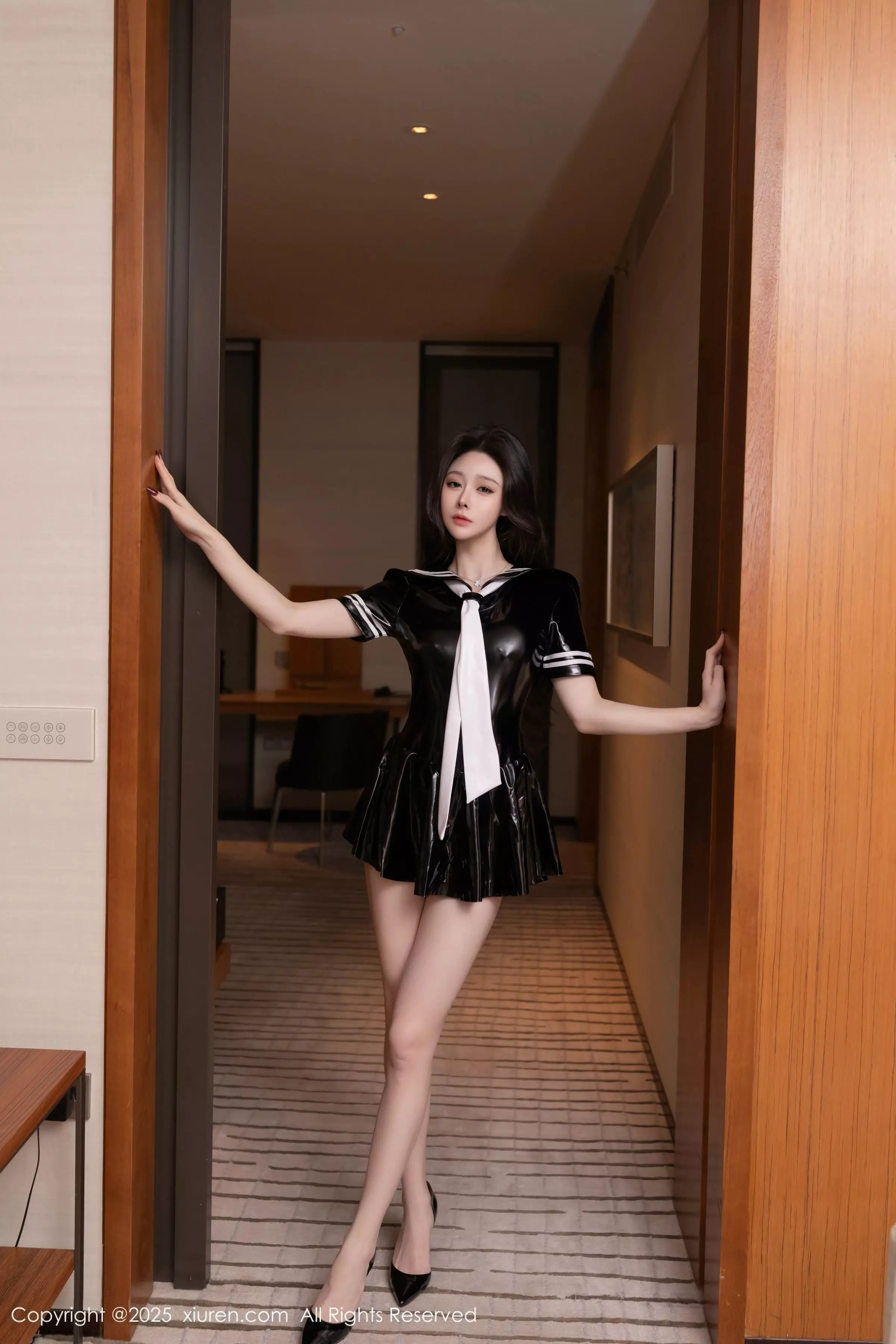 [[XiuRen秀人网]秀人网]No.10087_模特小逗逗性感黑色胶衣+魅惑连体黑丝秀曼妙身姿撩人诱惑写真82P