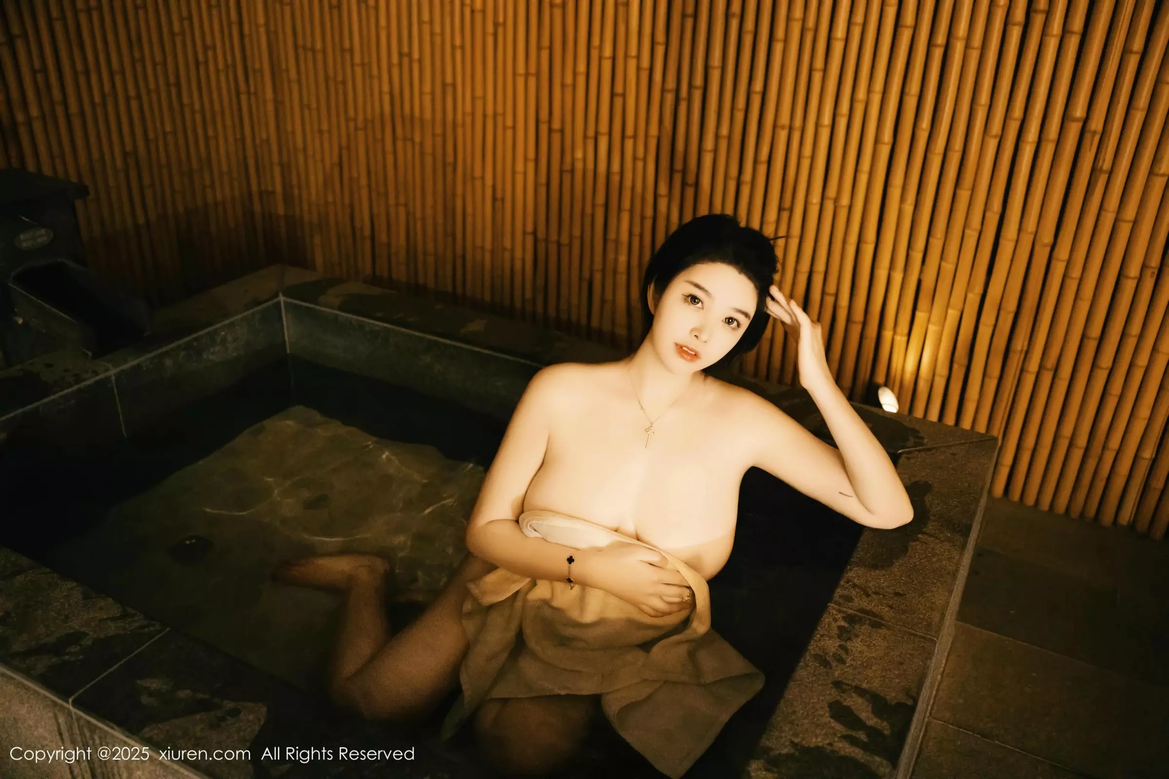 [[XiuRen秀人网]秀人网]No.10091_模特林若凡F温泉主题性感白色浴巾半撩秀丰腴身材惹火诱惑写真37P