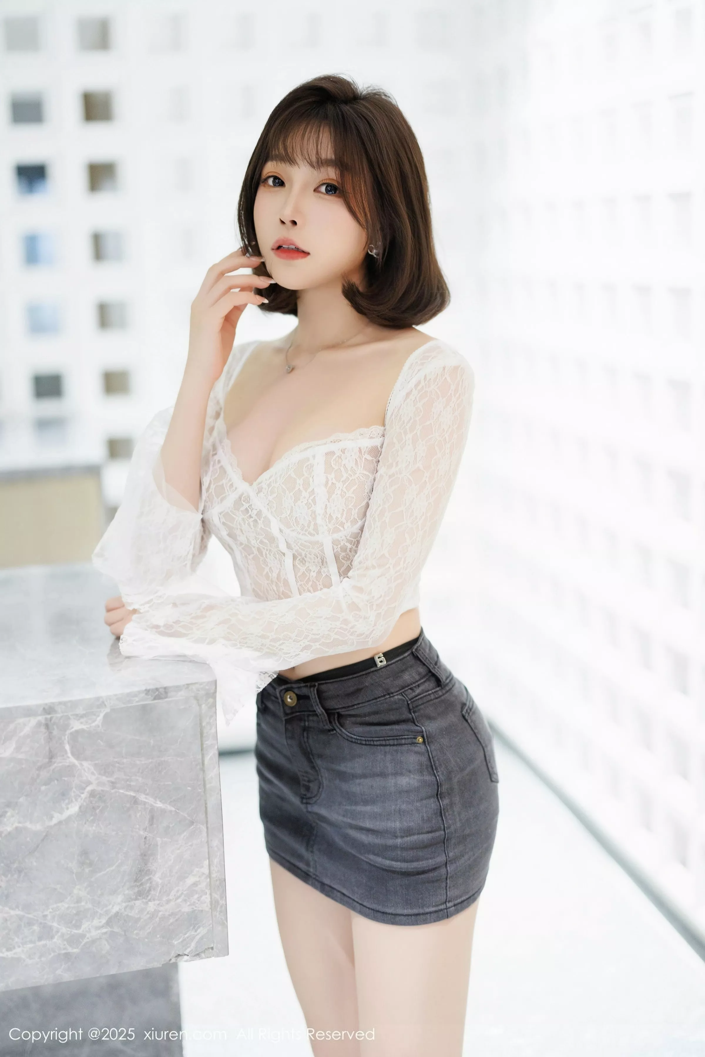 [[XiuRen秀人网]秀人网]No.10113_女神徐莉芝Booty白色上衣配肉丝袜+蓝色情趣内衣秀美腿诱惑写真83P