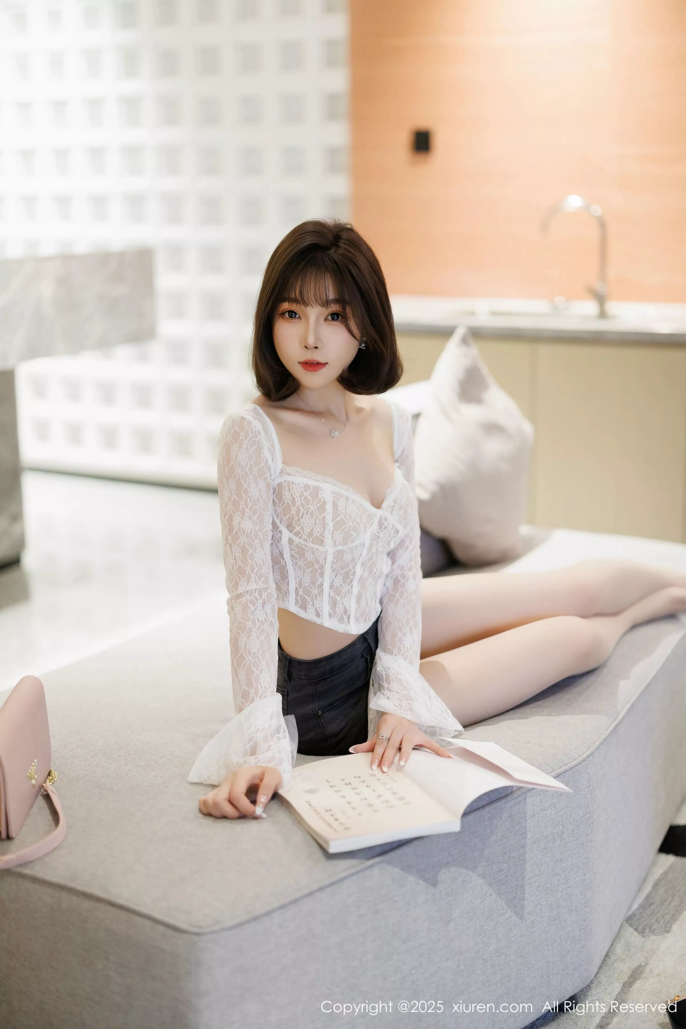 [[XiuRen秀人网]秀人网]No.10113_女神徐莉芝Booty白色上衣配肉丝袜+蓝色情趣内衣秀美腿诱惑写真83P