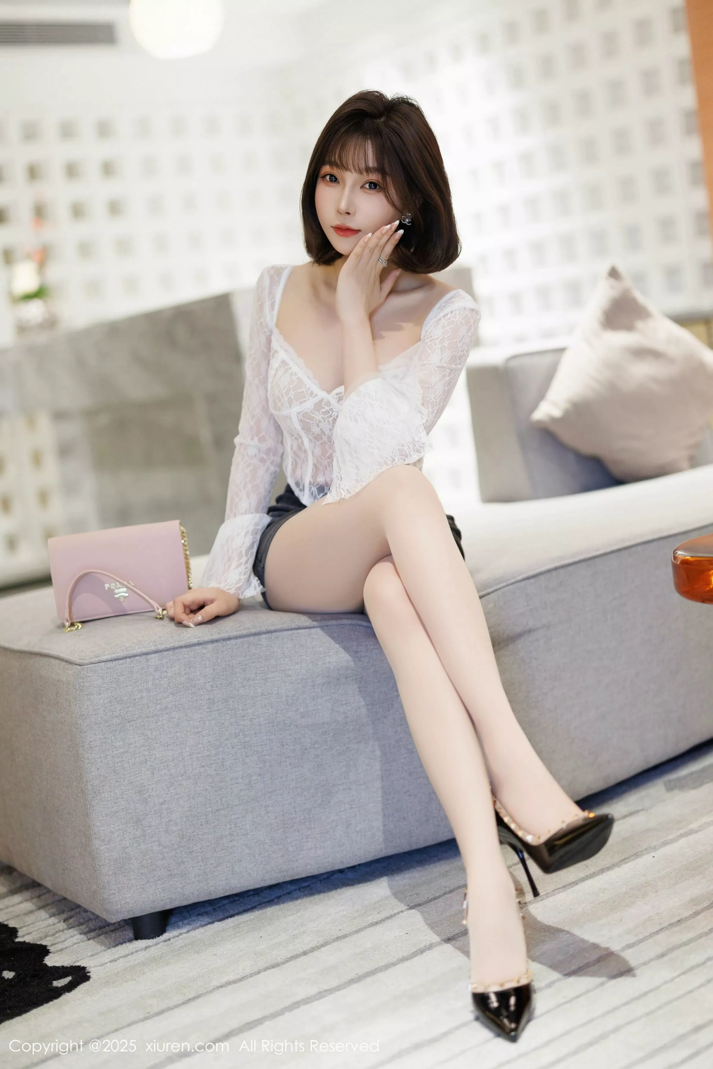 [[XiuRen秀人网]秀人网]No.10113_女神徐莉芝Booty白色上衣配肉丝袜+蓝色情趣内衣秀美腿诱惑写真83P