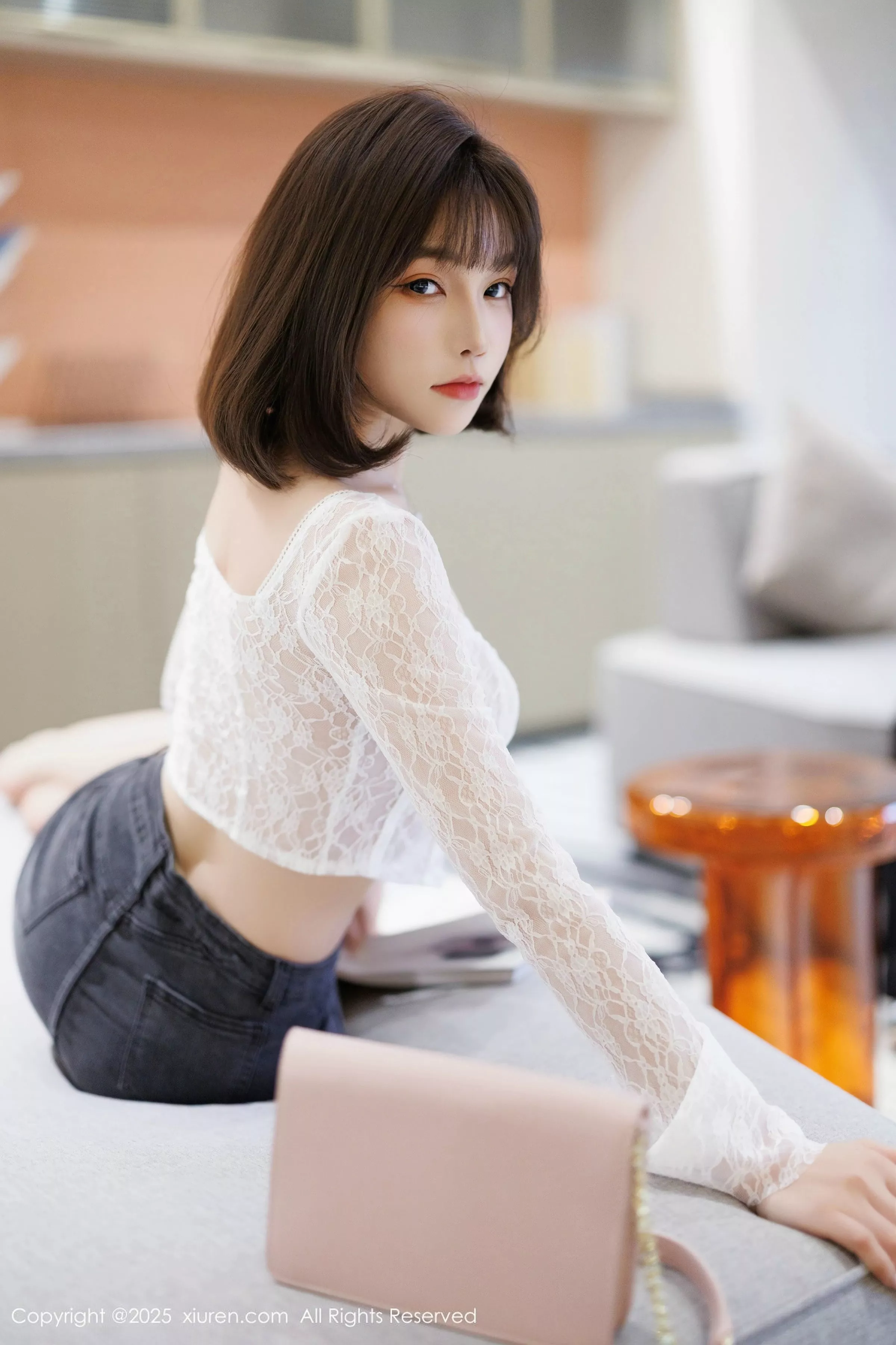 [[XiuRen秀人网]秀人网]No.10113_女神徐莉芝Booty白色上衣配肉丝袜+蓝色情趣内衣秀美腿诱惑写真83P