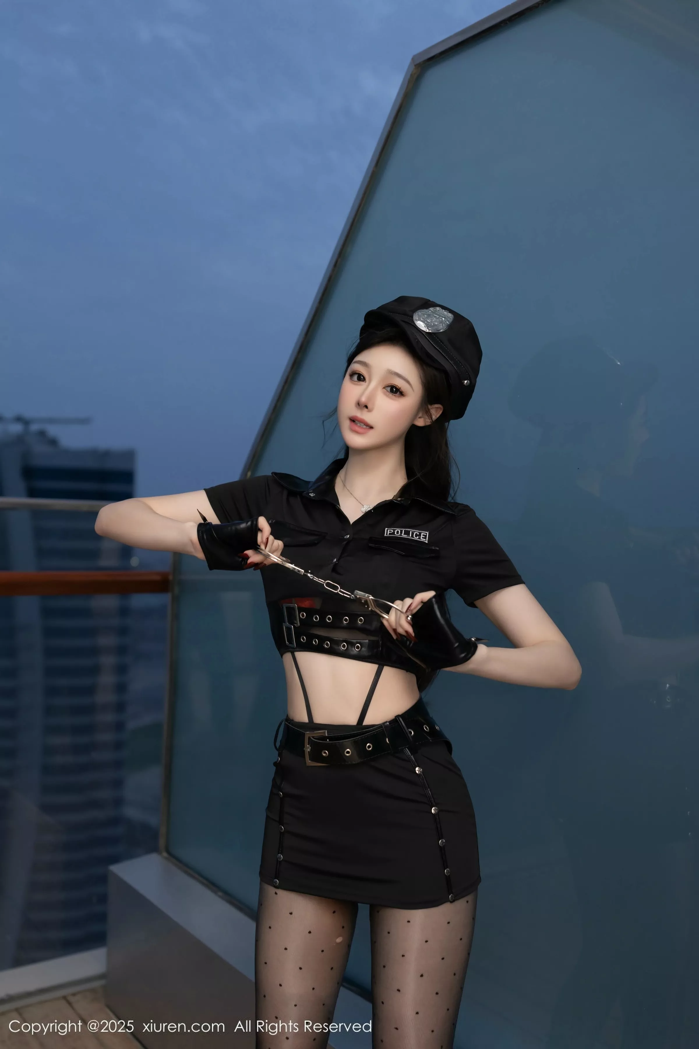[[XiuRen秀人网]秀人网]No.10115_模特小逗逗性感黑色制服露黑色情趣内衣配超薄黑丝极致魅惑写真80P