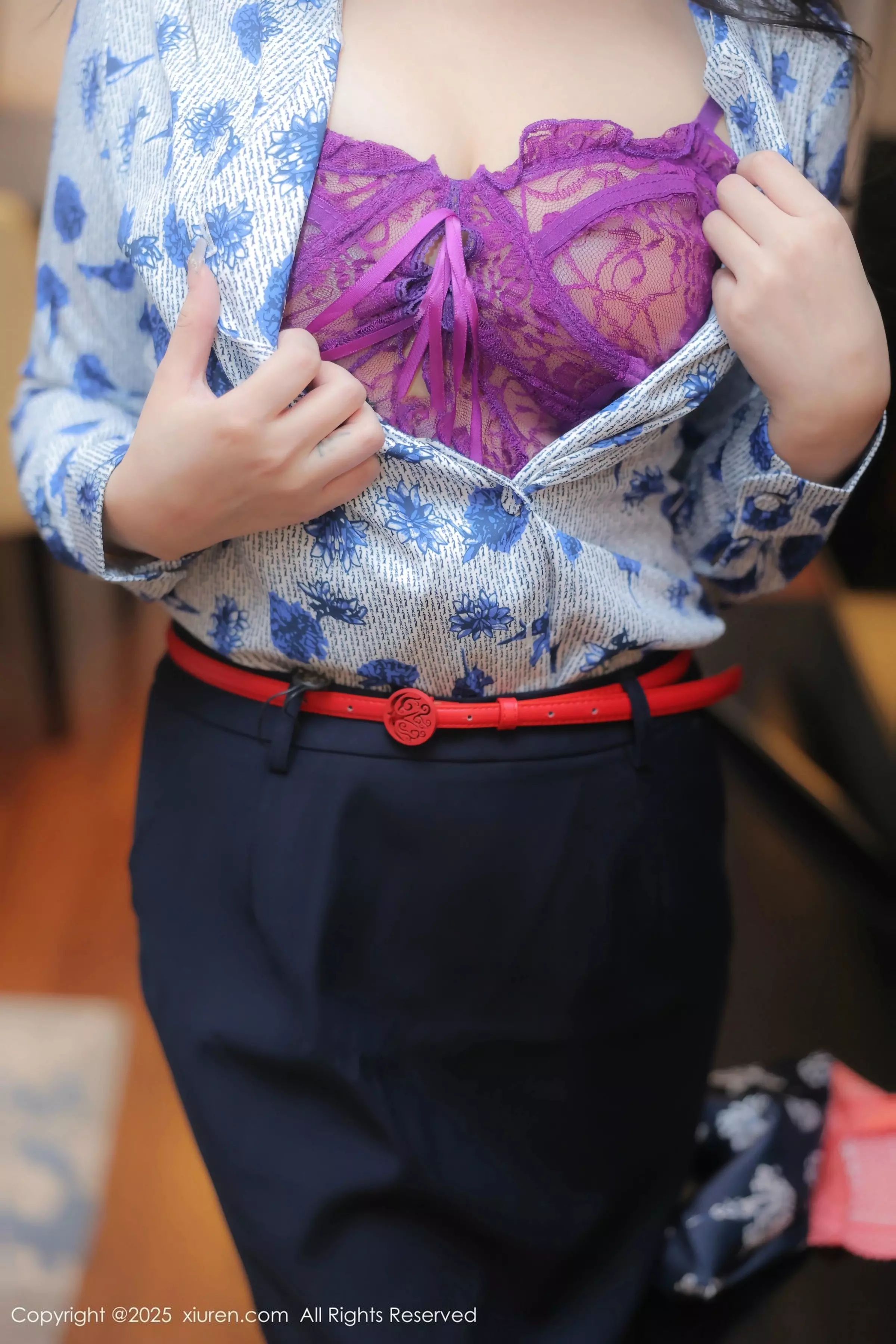 [[XiuRen秀人网]秀人网]No.10041_模特希雅sia性感空姐制服露紫色情趣内衣秀丰腴身材完美诱惑写真59P