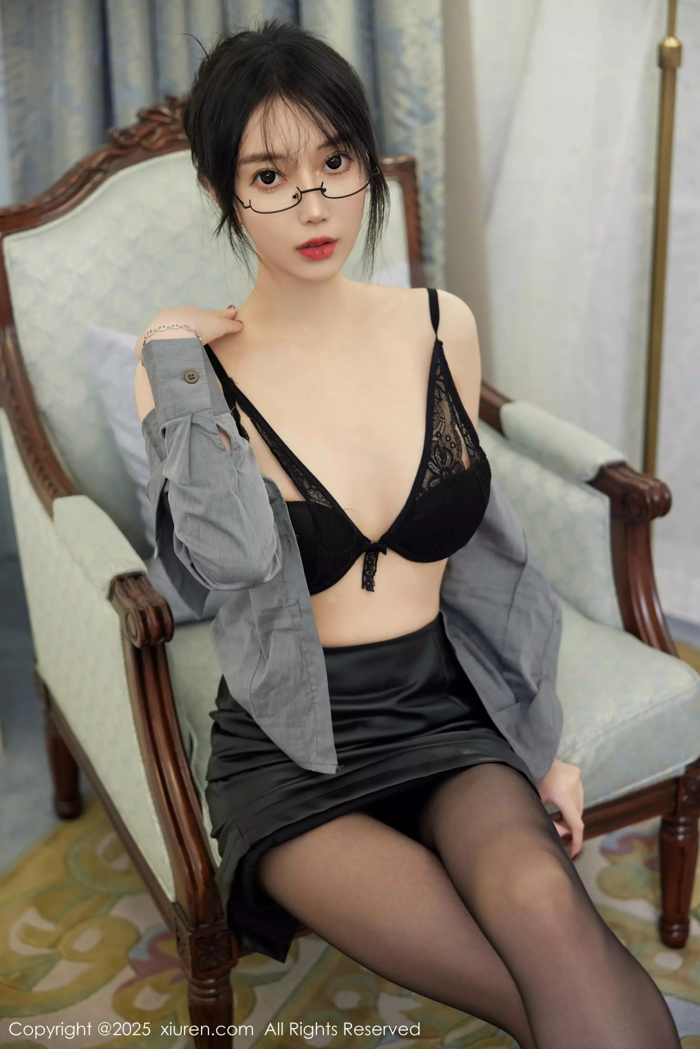 [[XiuRen秀人网]秀人网]No.10043_模特玥儿玥er性感Ol职业装露黑色内衣配超薄黑丝秀美腿诱惑写真87P