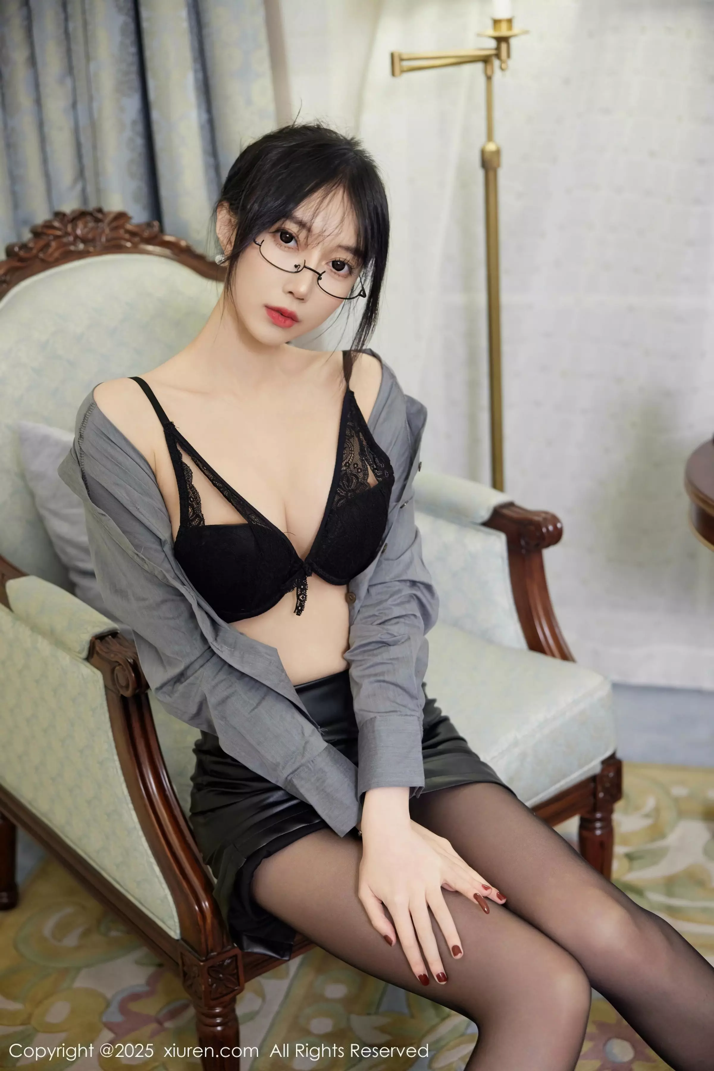 [[XiuRen秀人网]秀人网]No.10043_模特玥儿玥er性感Ol职业装露黑色内衣配超薄黑丝秀美腿诱惑写真87P