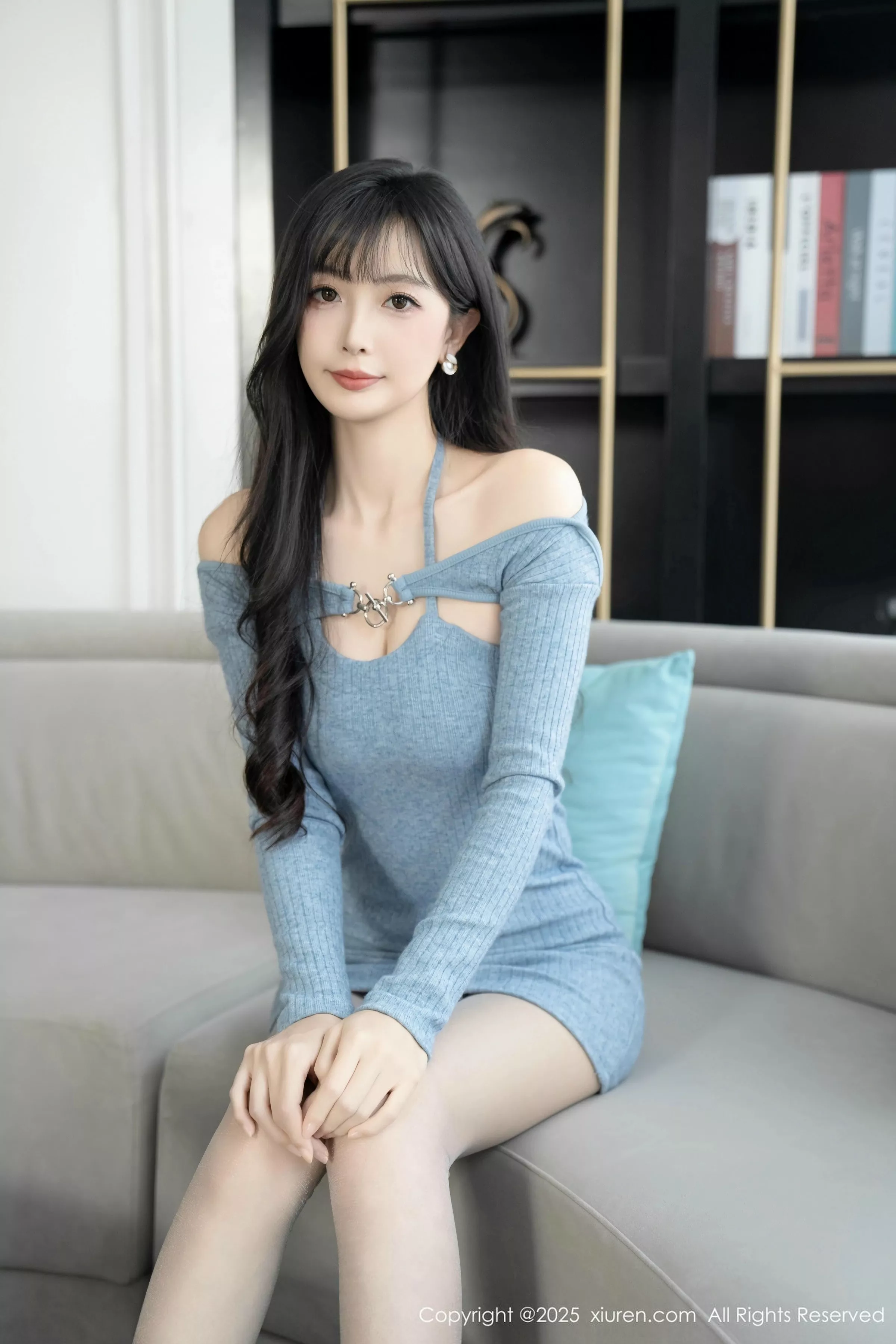 [[XiuRen秀人网]秀人网]No.10124_模特樱桃小阑子性感浅蓝色连衣短裙配灰丝袜秀曼妙身姿诱惑写真86P