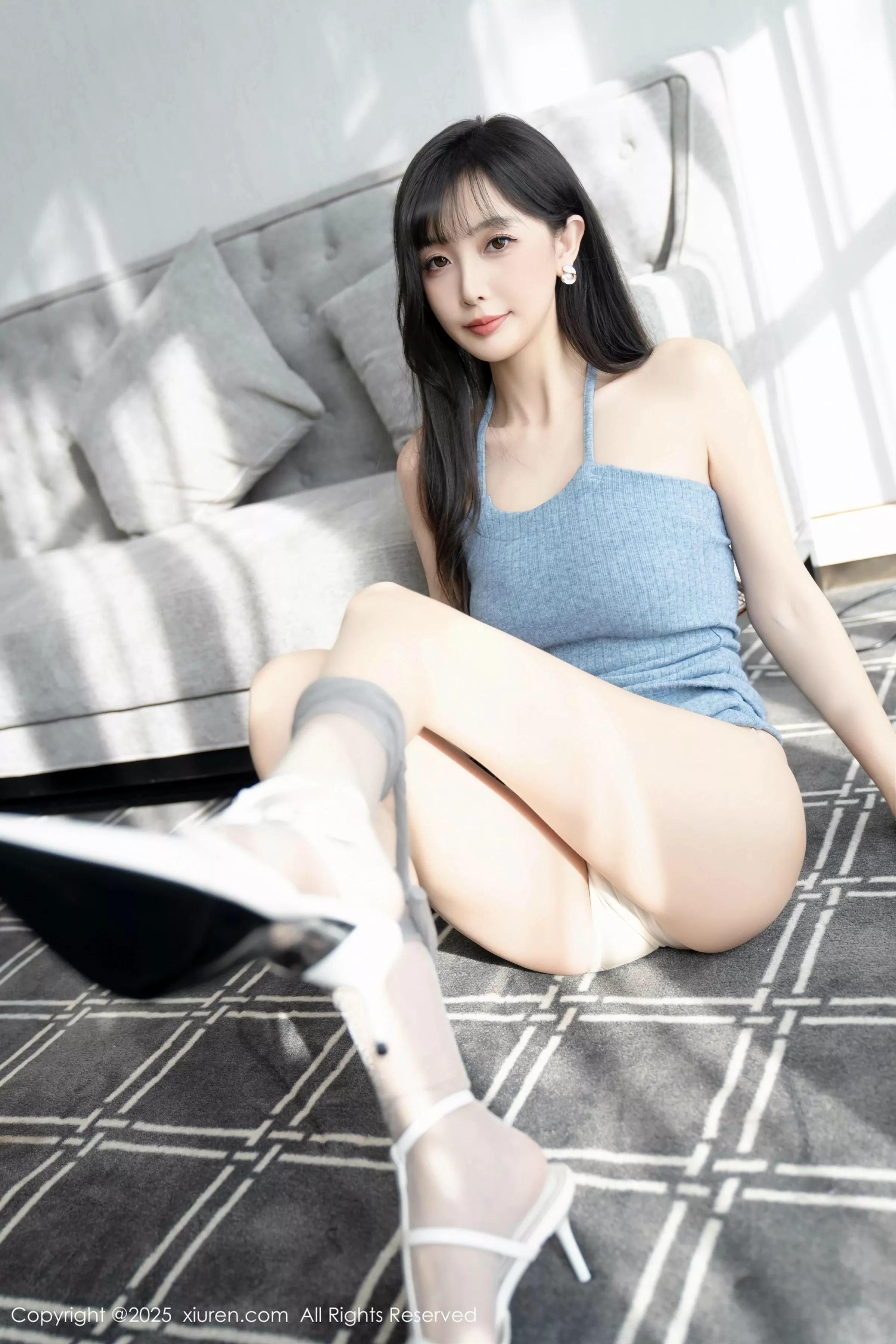 [[XiuRen秀人网]秀人网]No.10124_模特樱桃小阑子性感浅蓝色连衣短裙配灰丝袜秀曼妙身姿诱惑写真86P