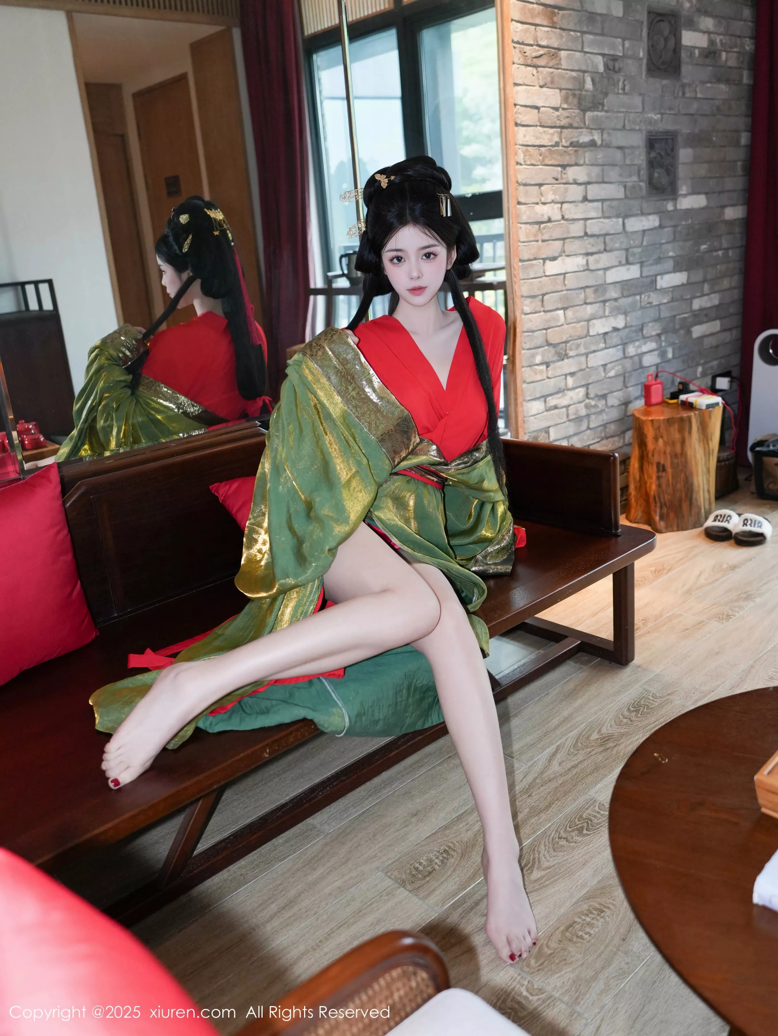 [[XiuRen秀人网]秀人网]No.10126_模特雪糕CiCi性感绿色古风服饰露红色情趣服饰秀美腿诱惑写真68P